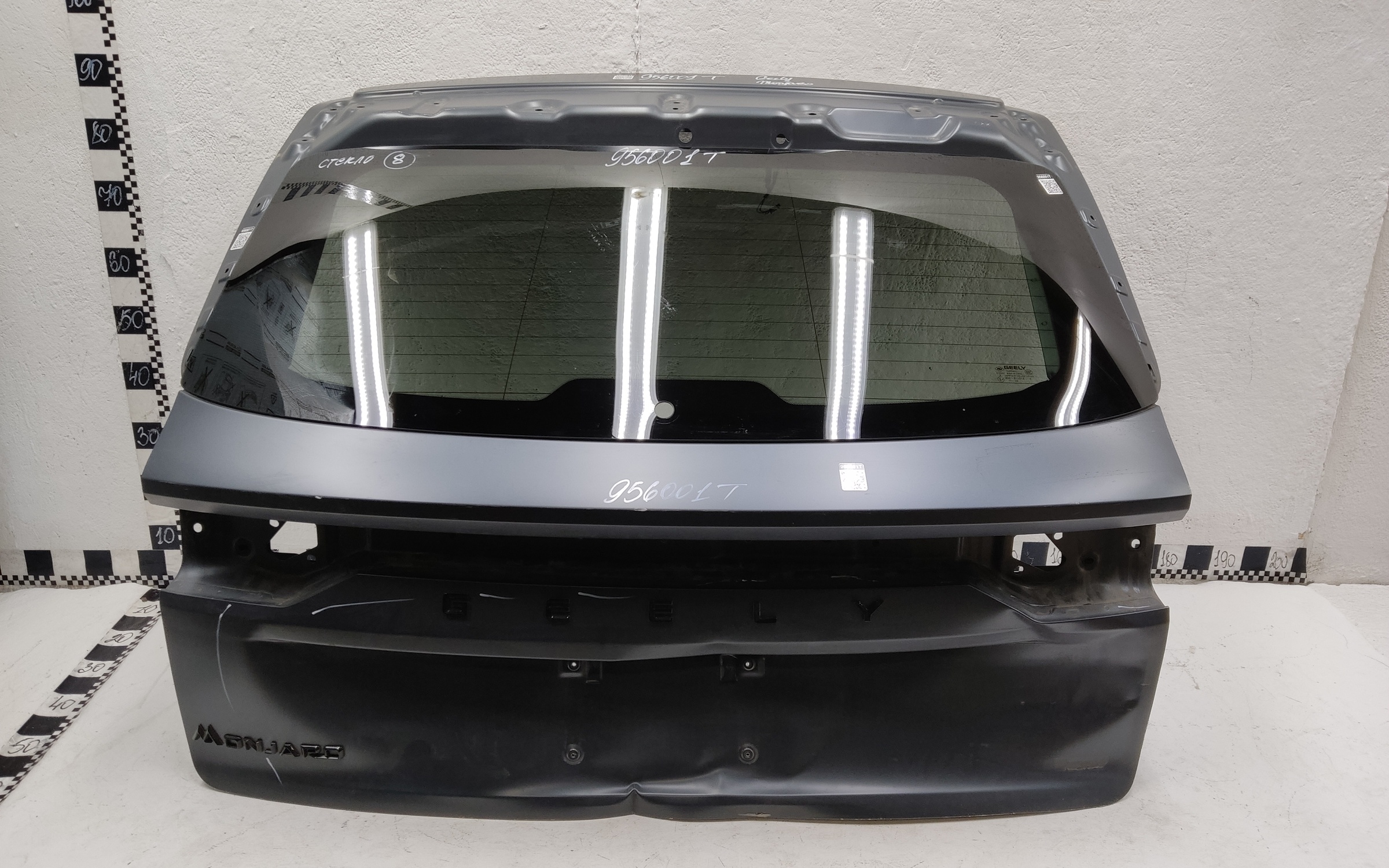 Стекло крышки багажника Geely Monjaro