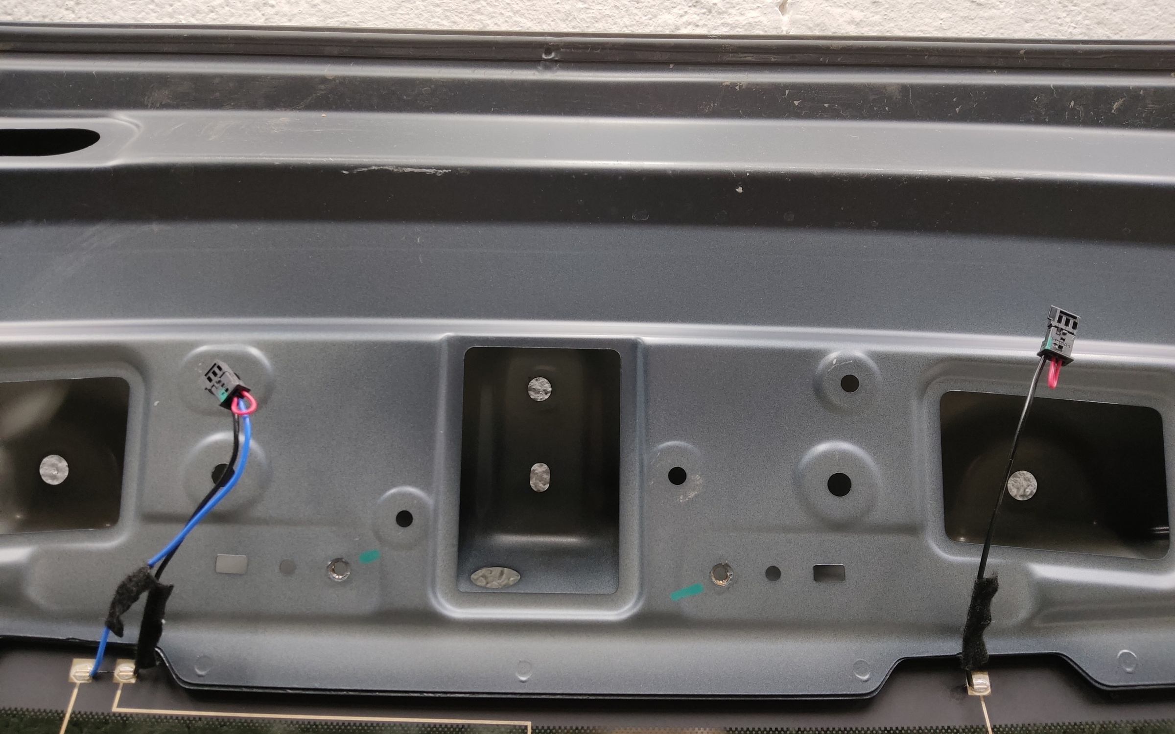 Стекло крышки багажника Geely Monjaro