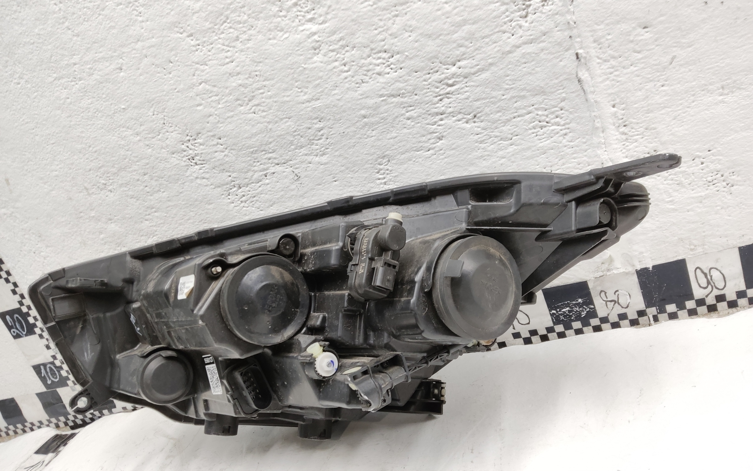 Фара передняя правая Chery Tiggo 4 Pro галоген линза чёрная