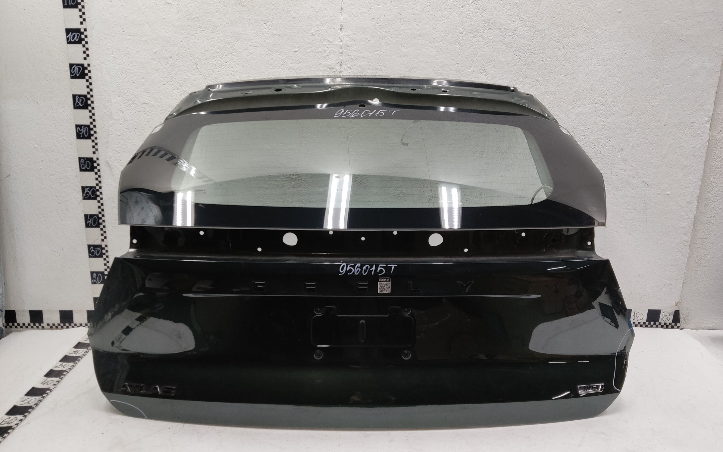 Крышка багажника Geely Atlas 2