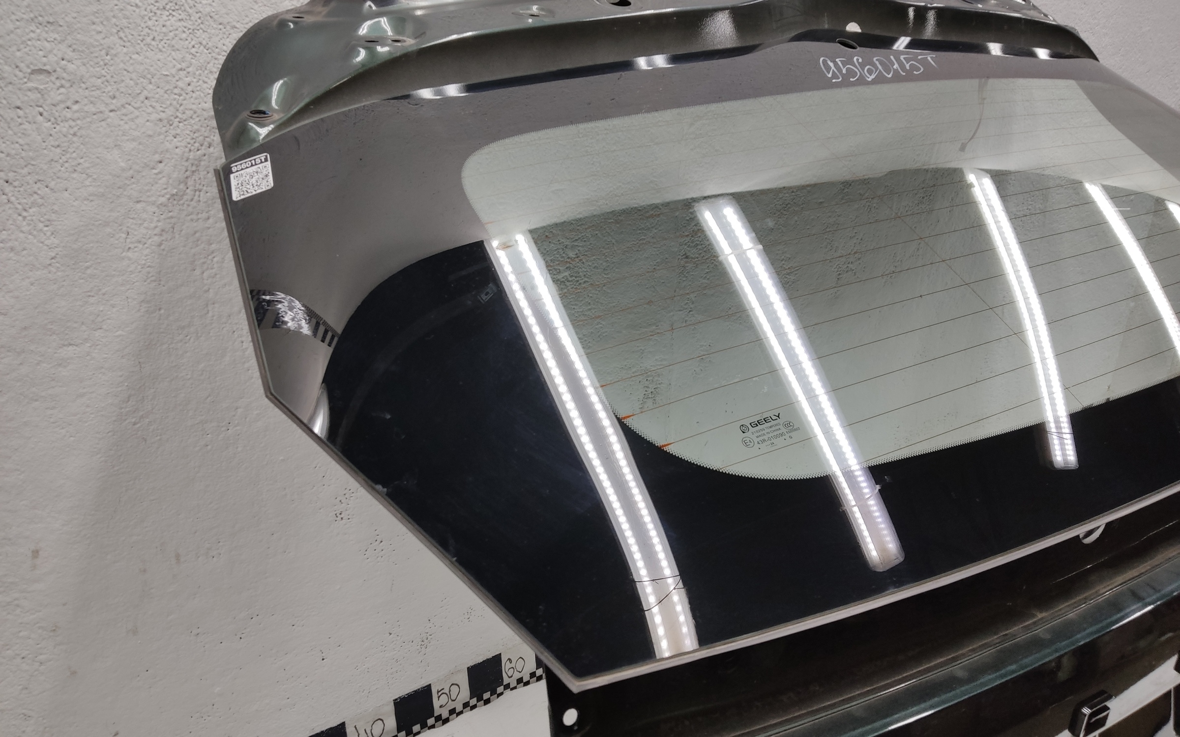 Крышка багажника Geely Atlas 2