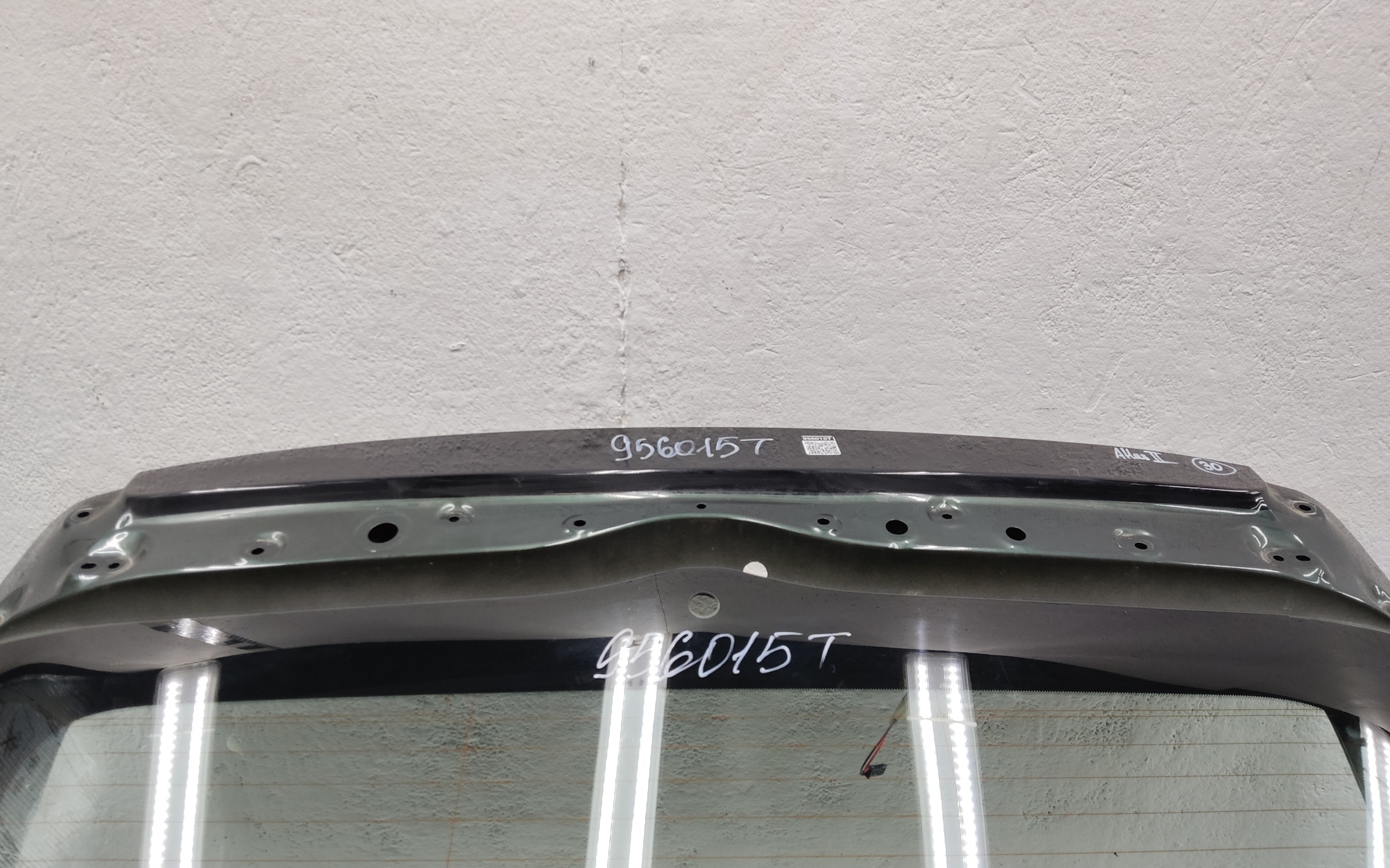 Крышка багажника Geely Atlas 2