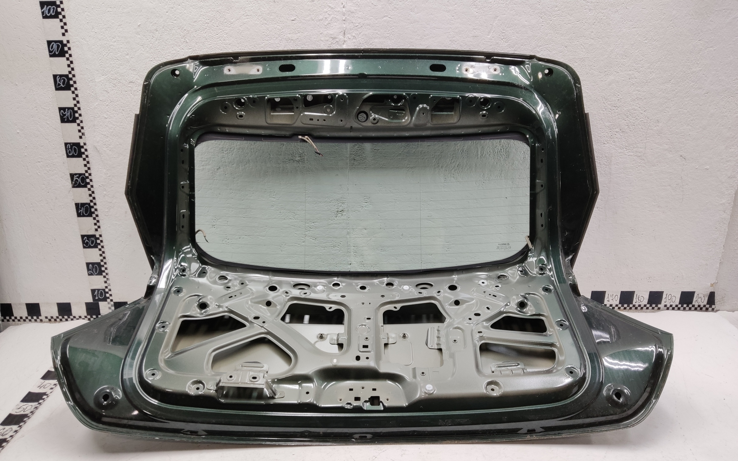 Крышка багажника Geely Atlas 2