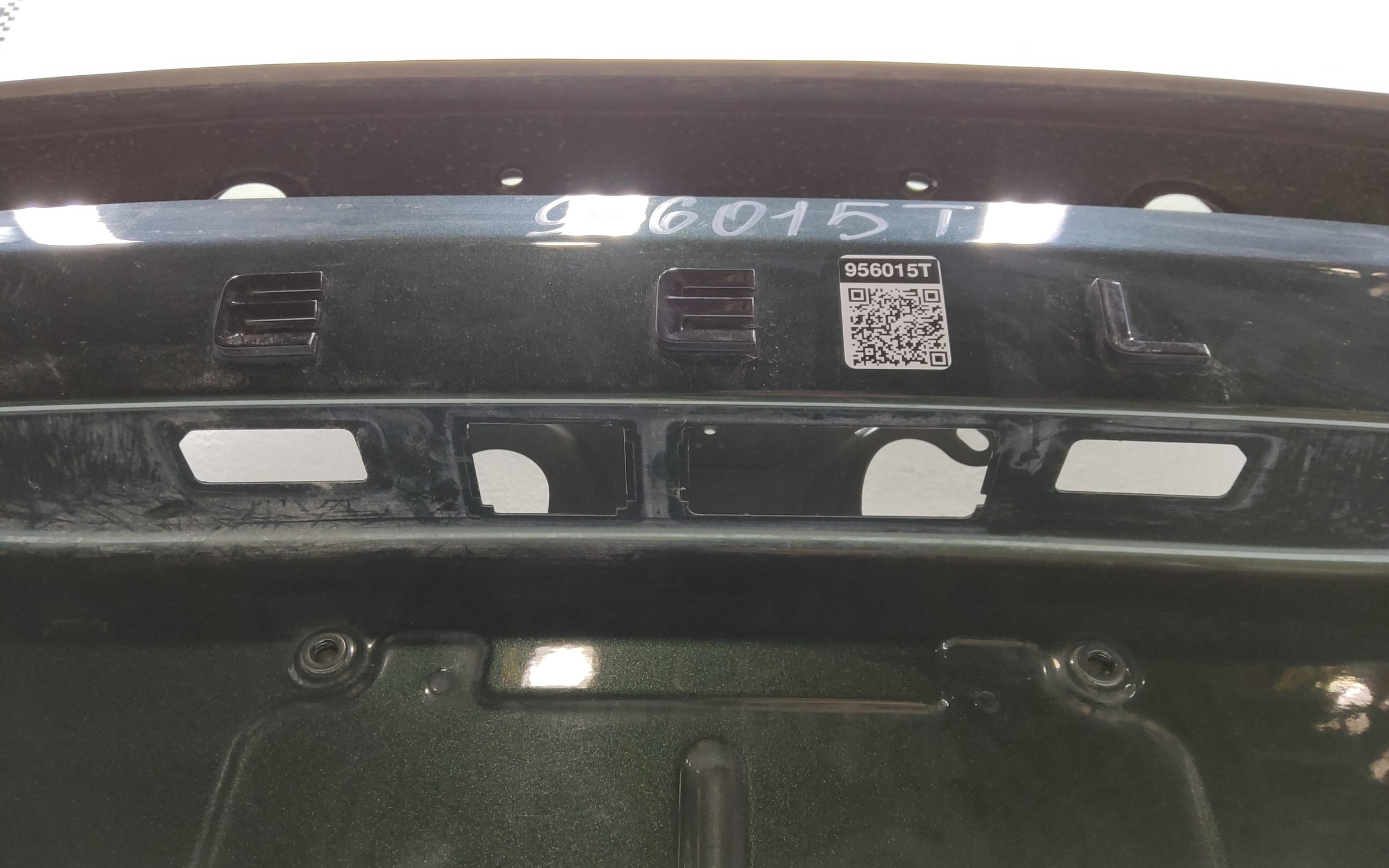 Крышка багажника Geely Atlas 2