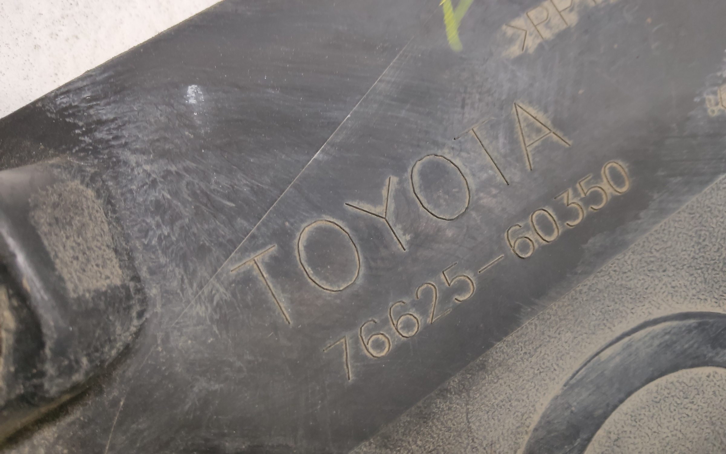 Брызговик задний правый Toyota Land Cruiser 200 Restail 2