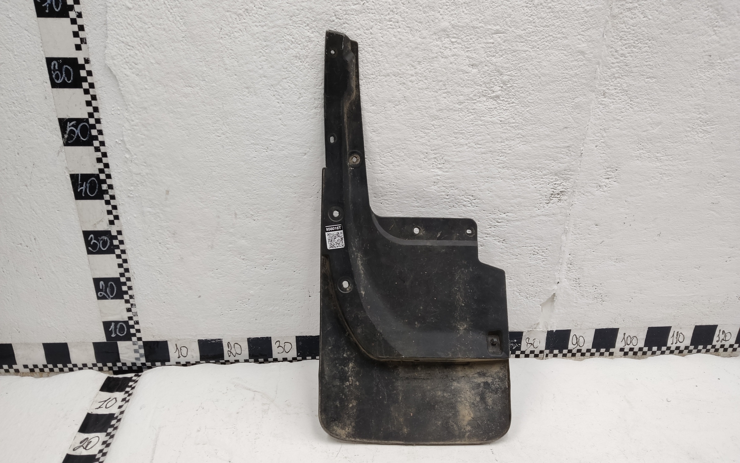 Брызговик задний правый Toyota Land Cruiser 200 Restail 2