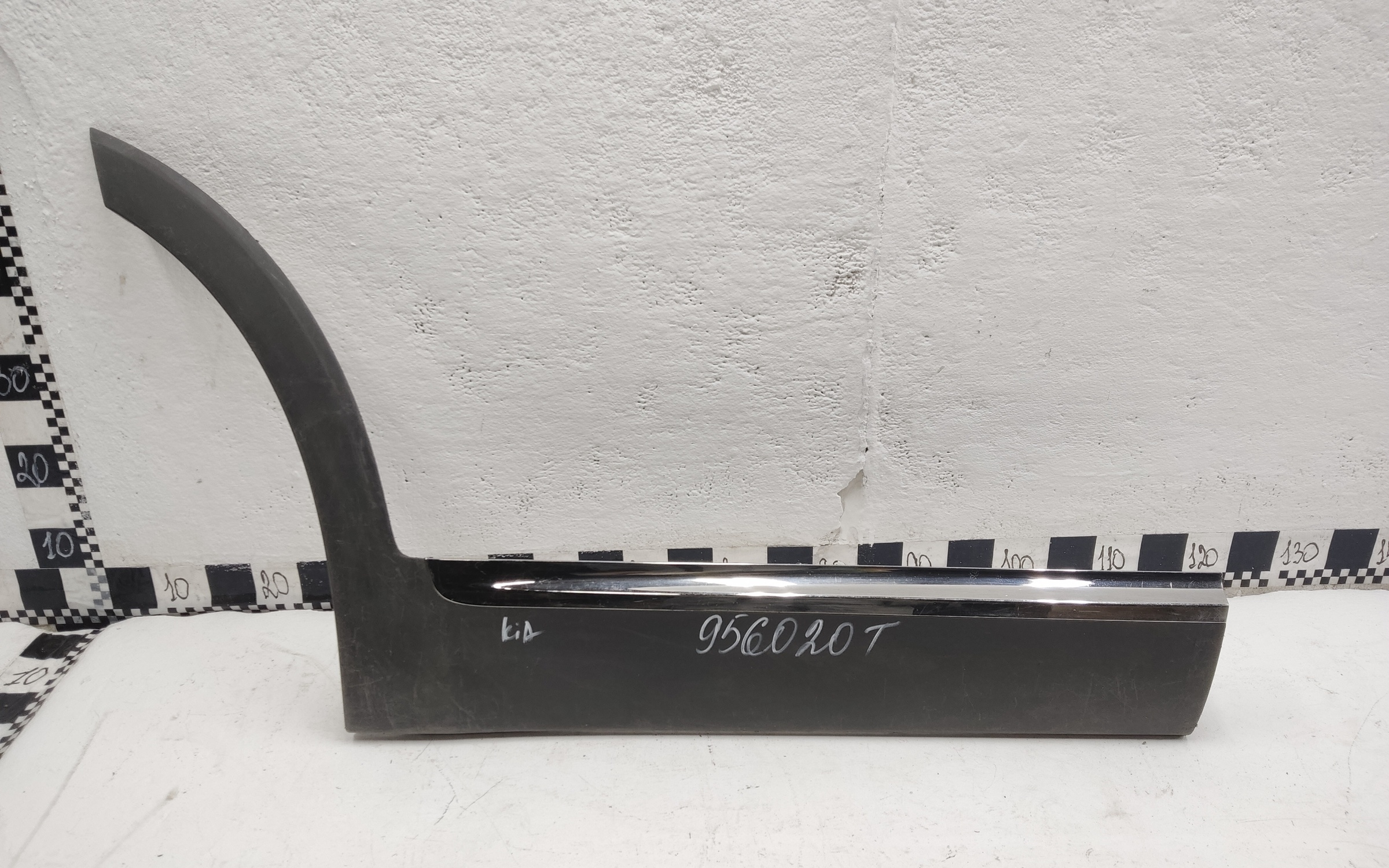 Накладка двери задней правой Kia Sorento 3