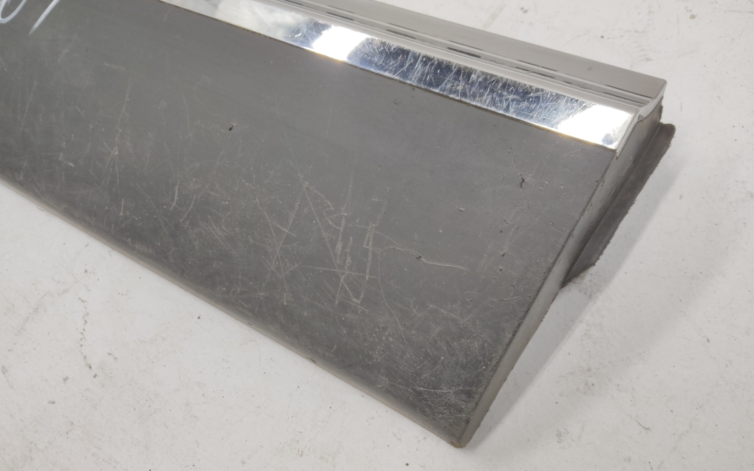 Накладка двери задней правой Kia Sorento 3