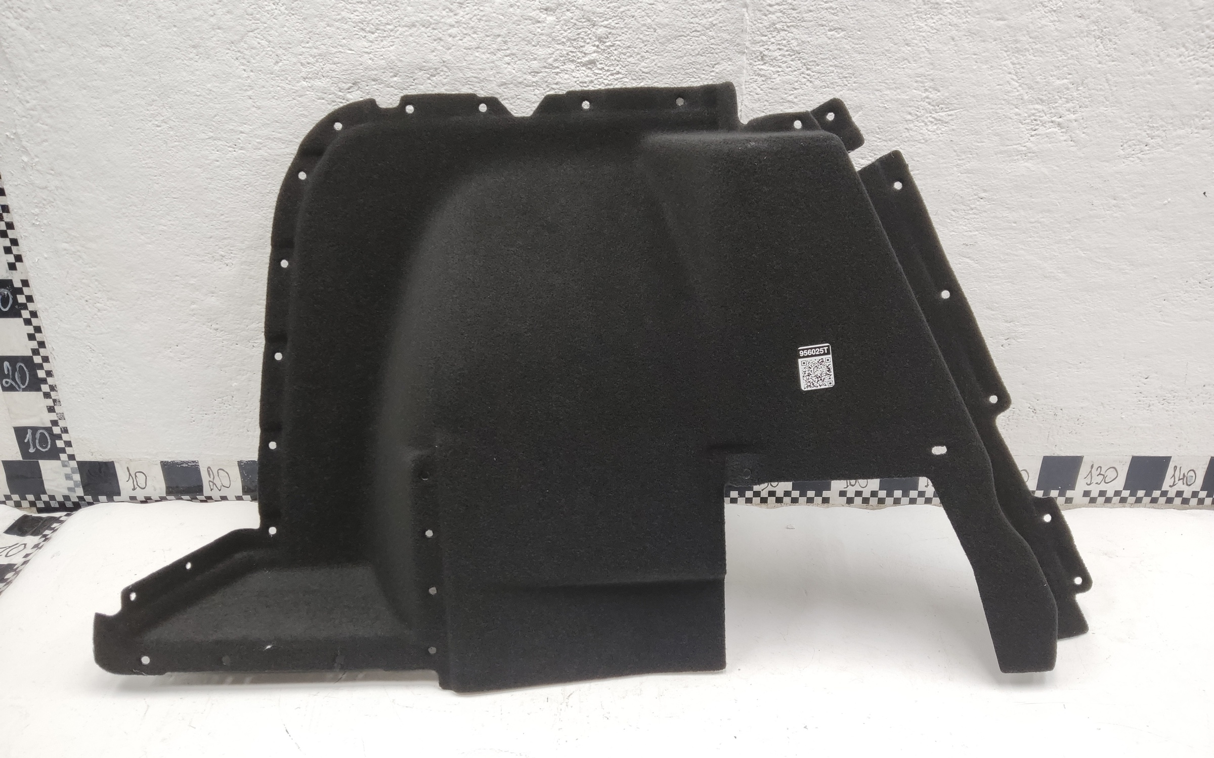 Обшивка багажника левая Jac JS6