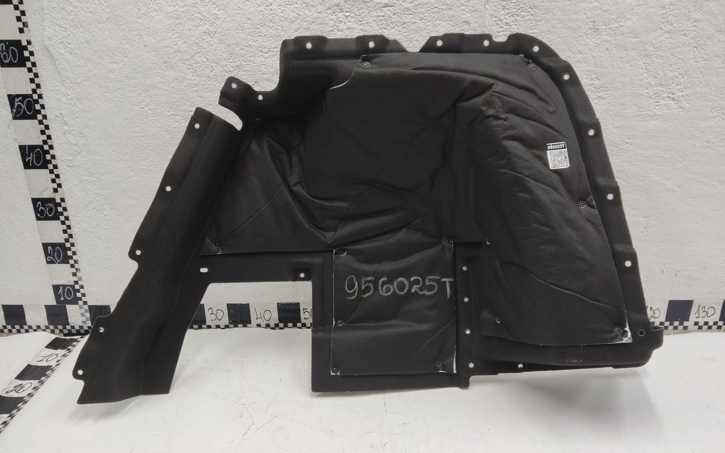 Обшивка багажника левая Jac JS6