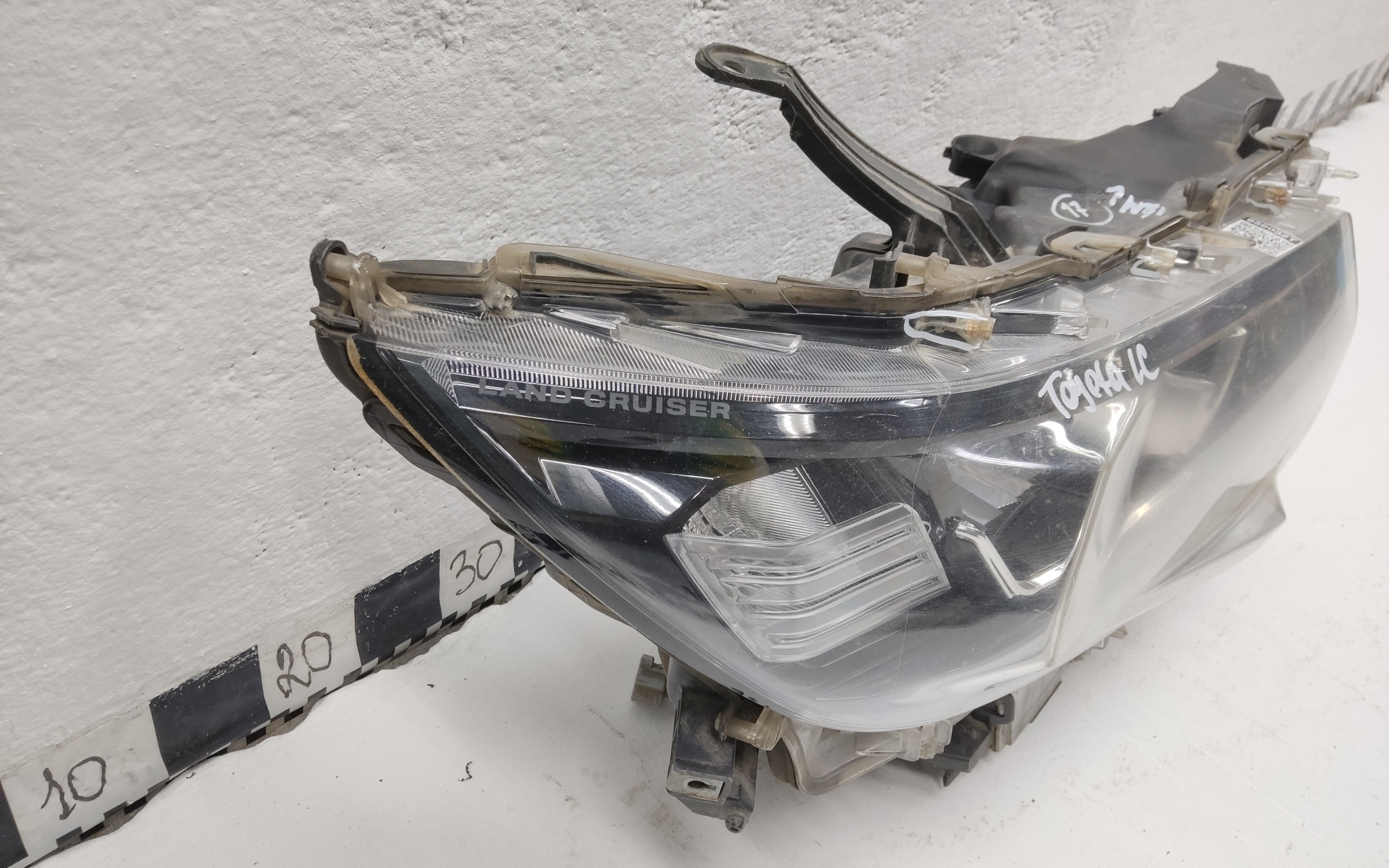 Фара передняя правая Toyota Land Cruiser Prado 150 Restail 2 LED