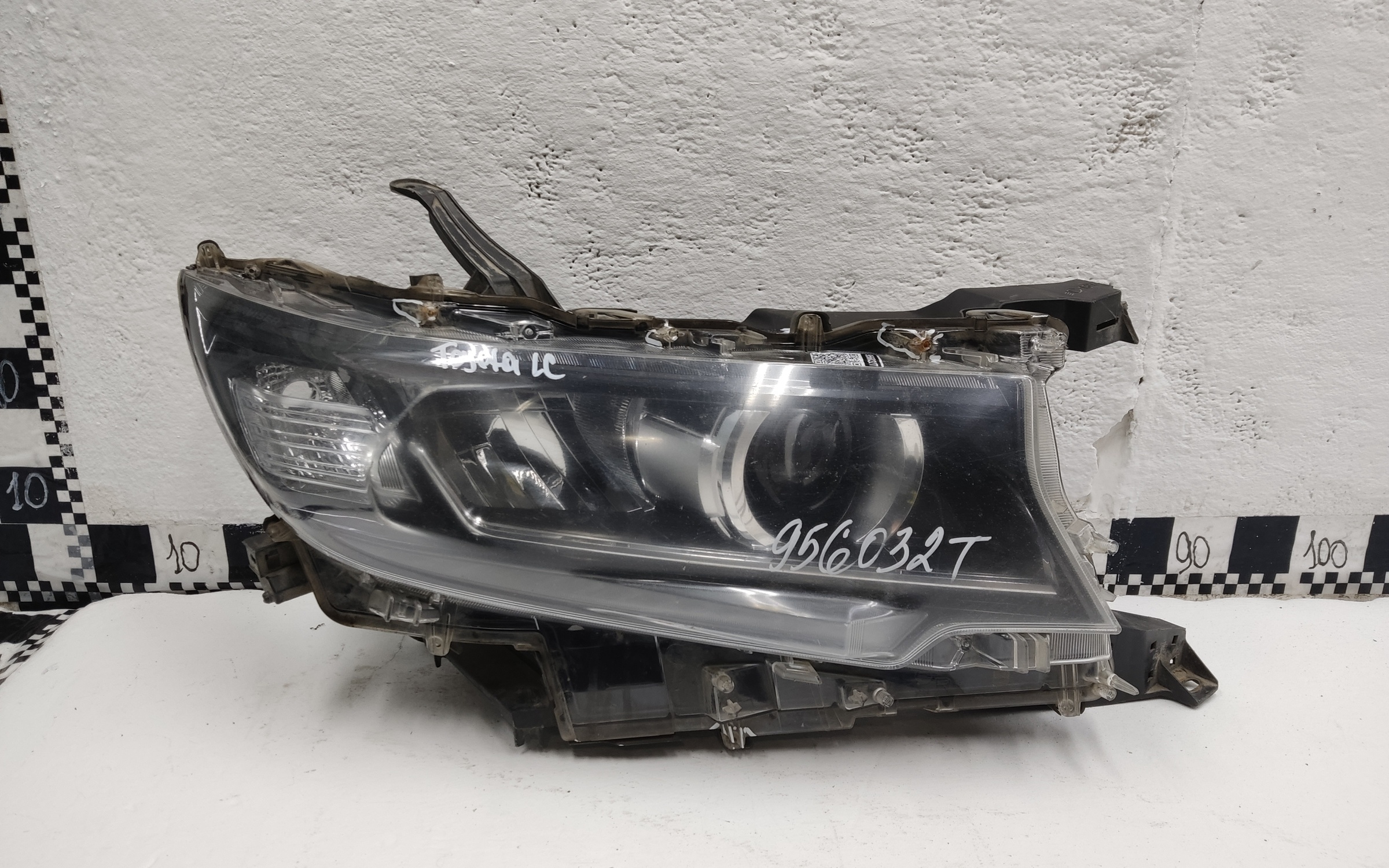 Фара передняя правая Toyota Land Cruiser Prado 150 Restail 2 LED