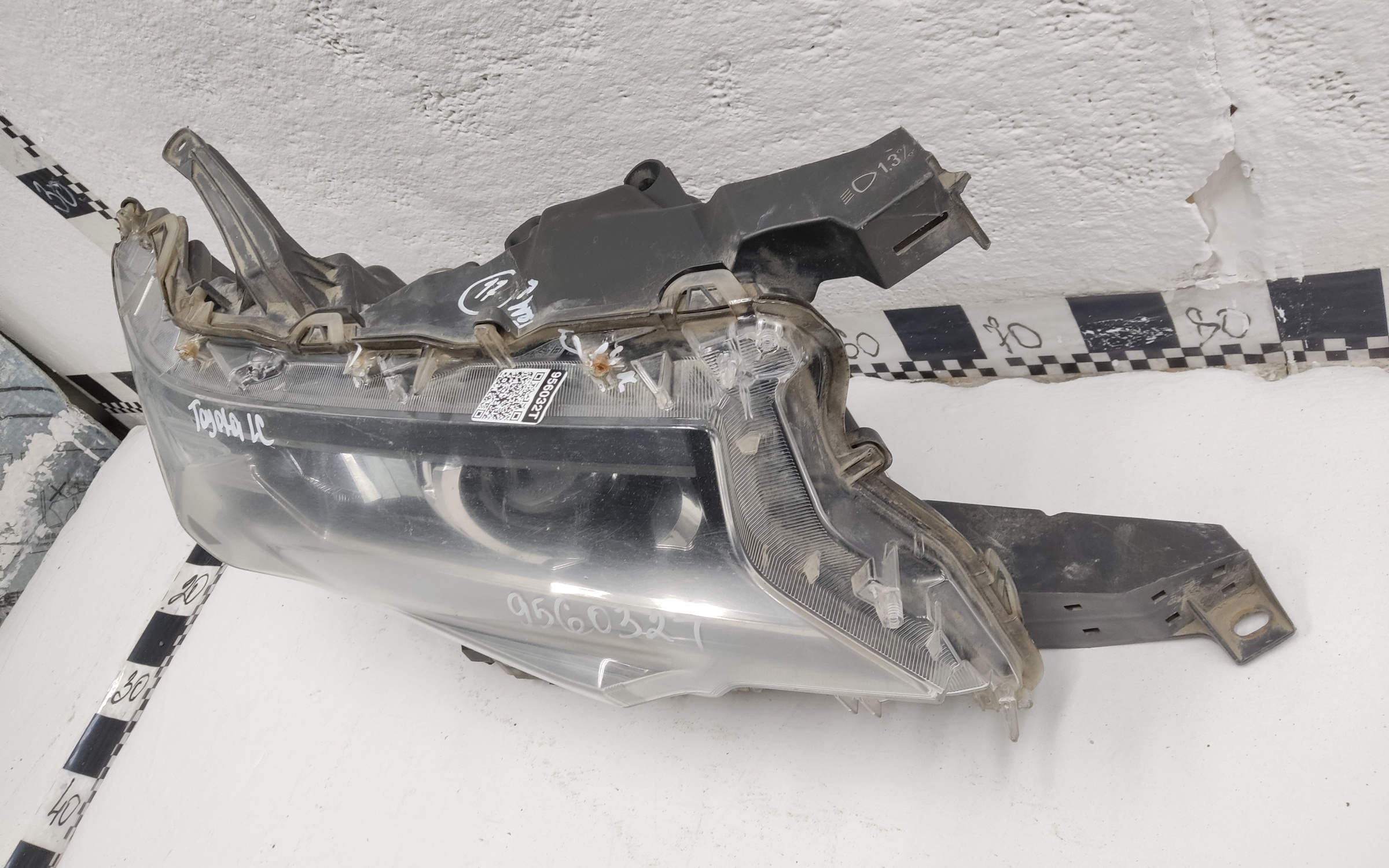 Фара передняя правая Toyota Land Cruiser Prado 150 Restail 2 LED