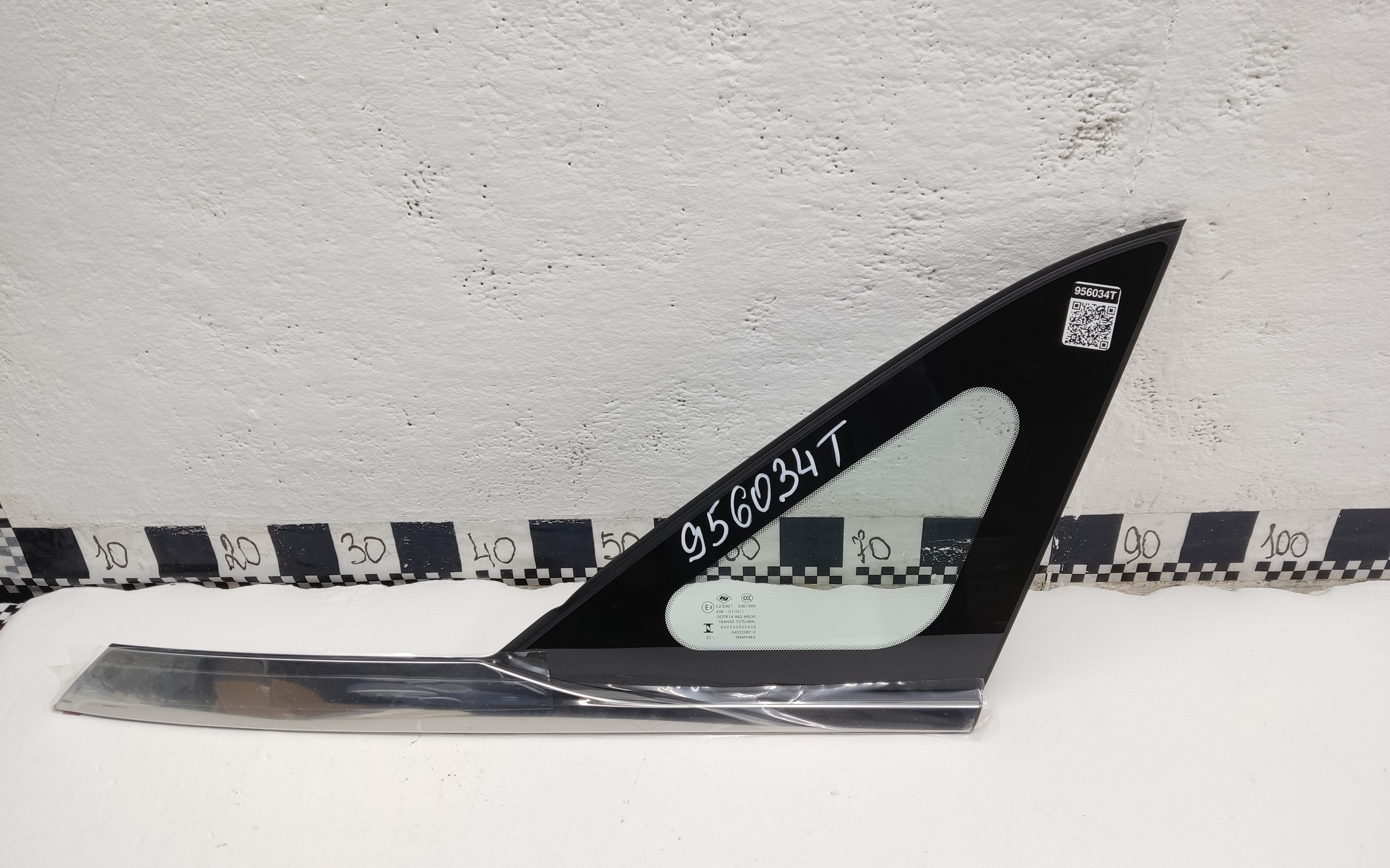 Стекло кузовное заднее правое глухое Jac JS6