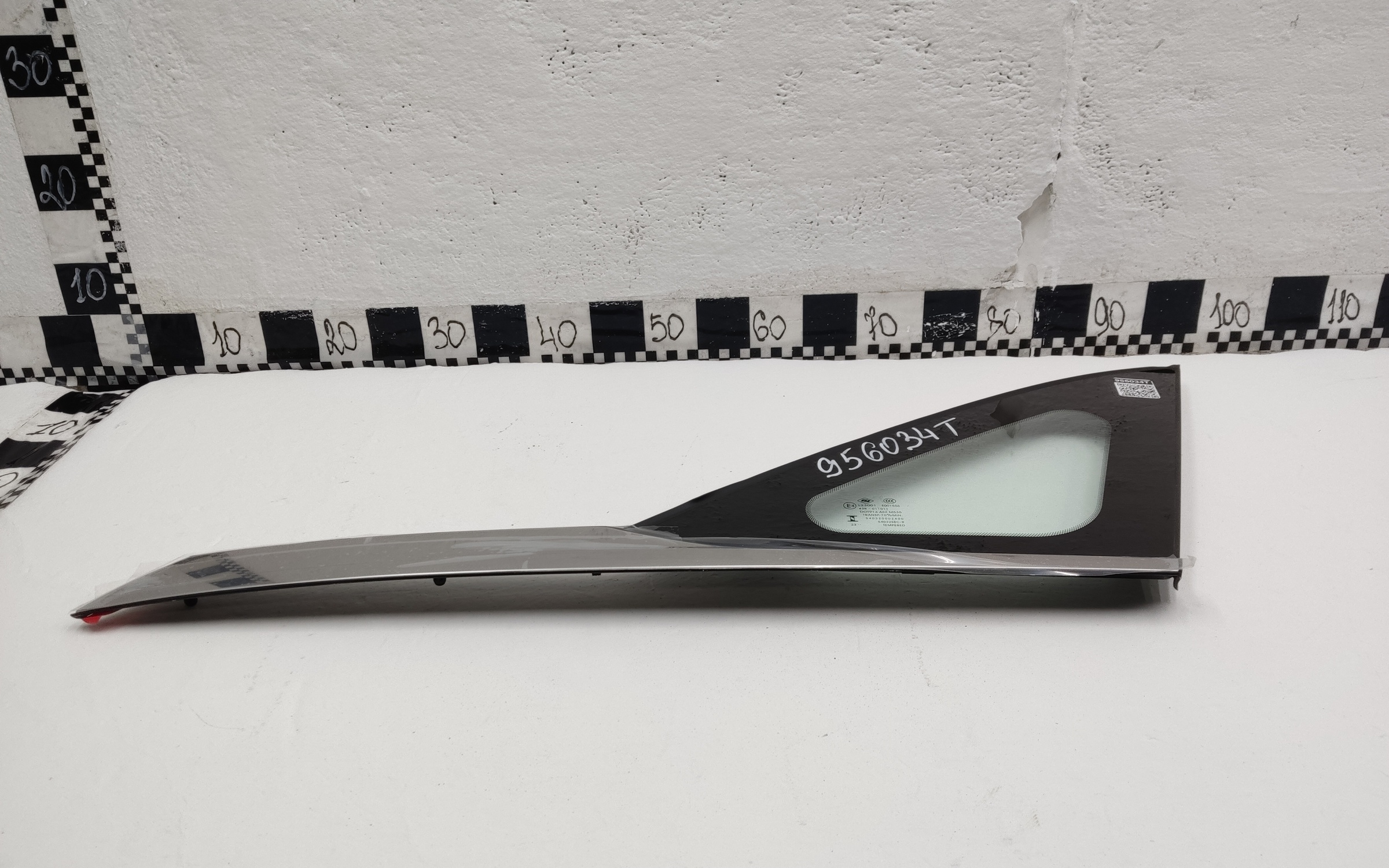 Стекло кузовное заднее правое глухое Jac JS6