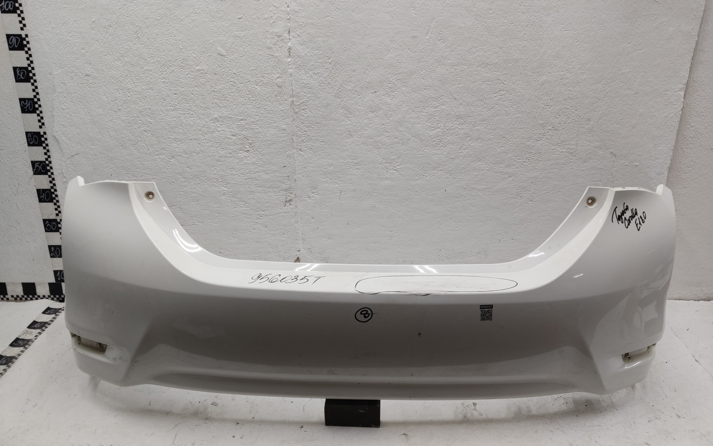 Бампер задний Toyota Corolla E180