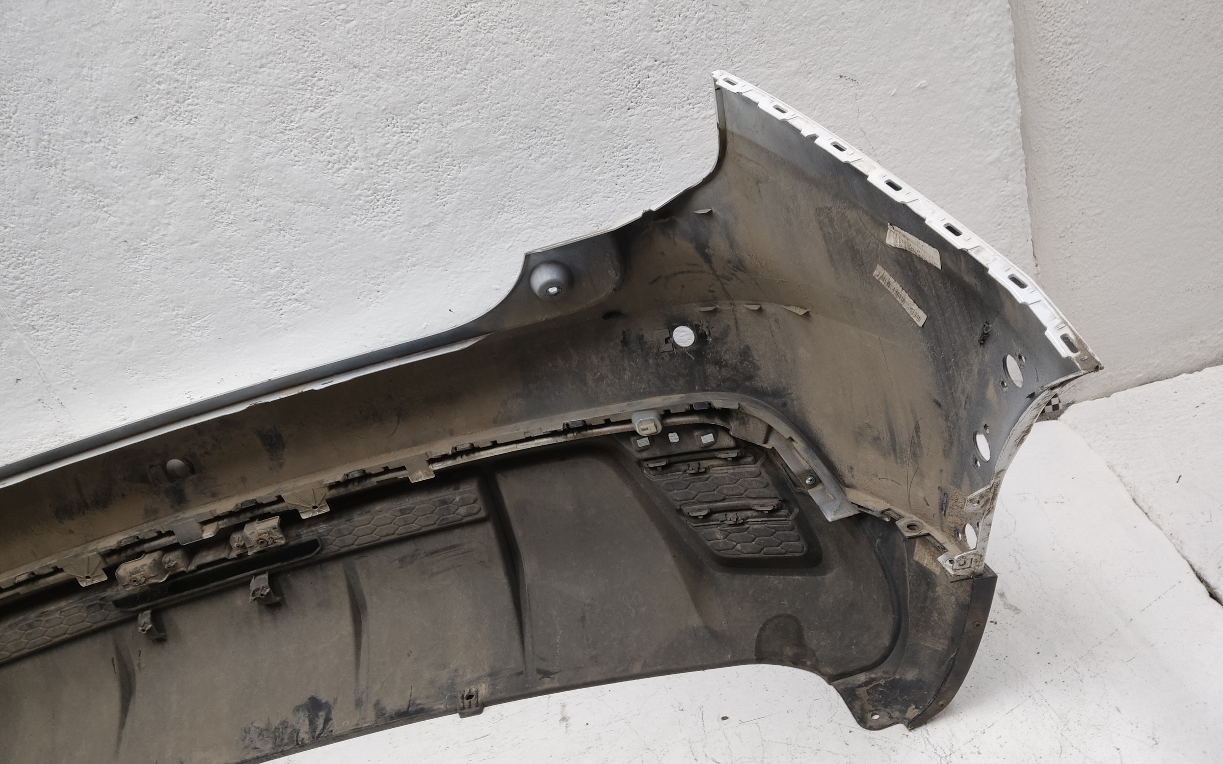 Бампер задний верхняя часть Haval Jolion Restail с отверстиями под накладки