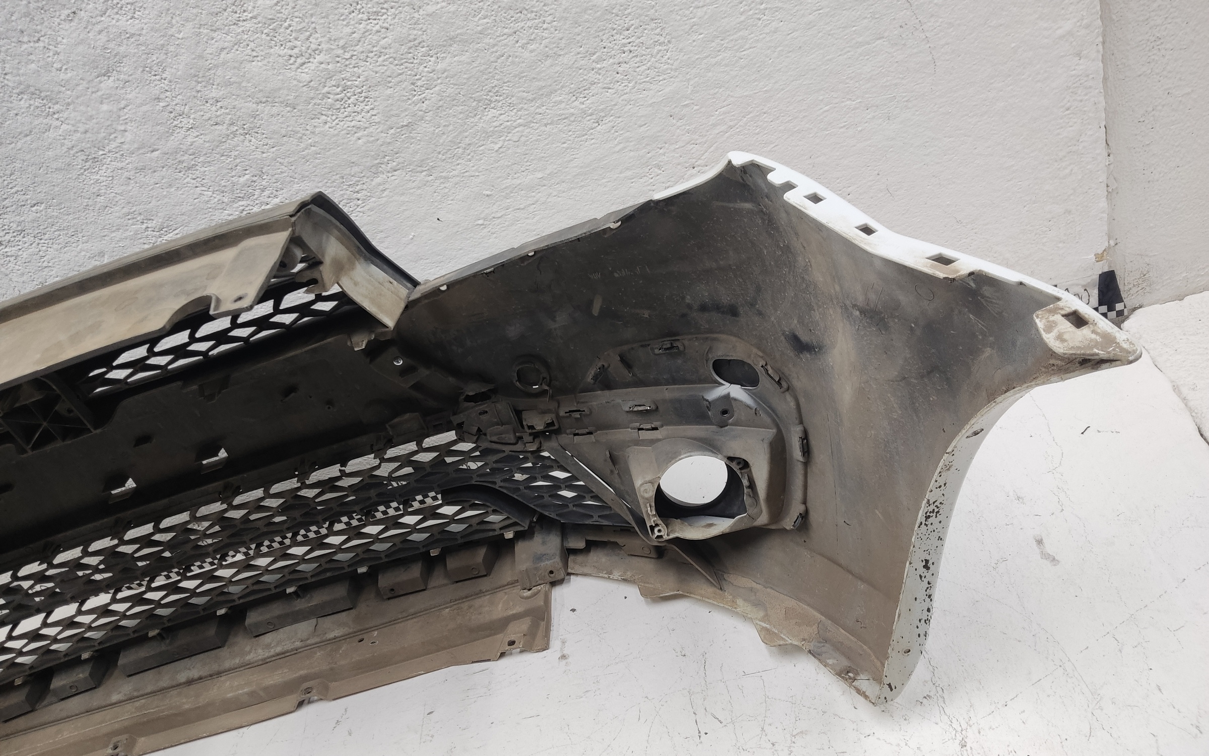 Бампер передний Lada Largus 1 Restail