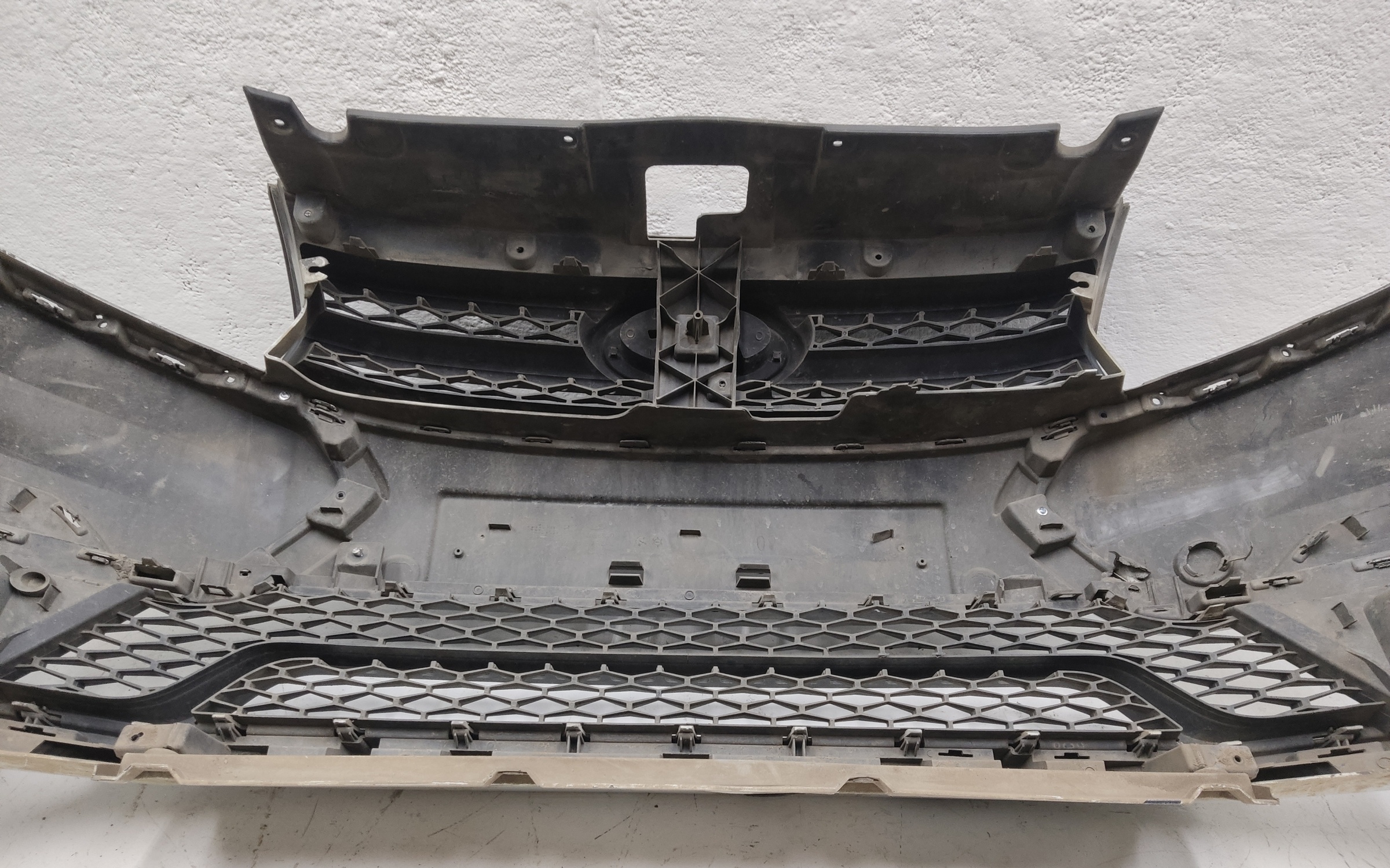 Бампер передний Lada Largus 1 Restail