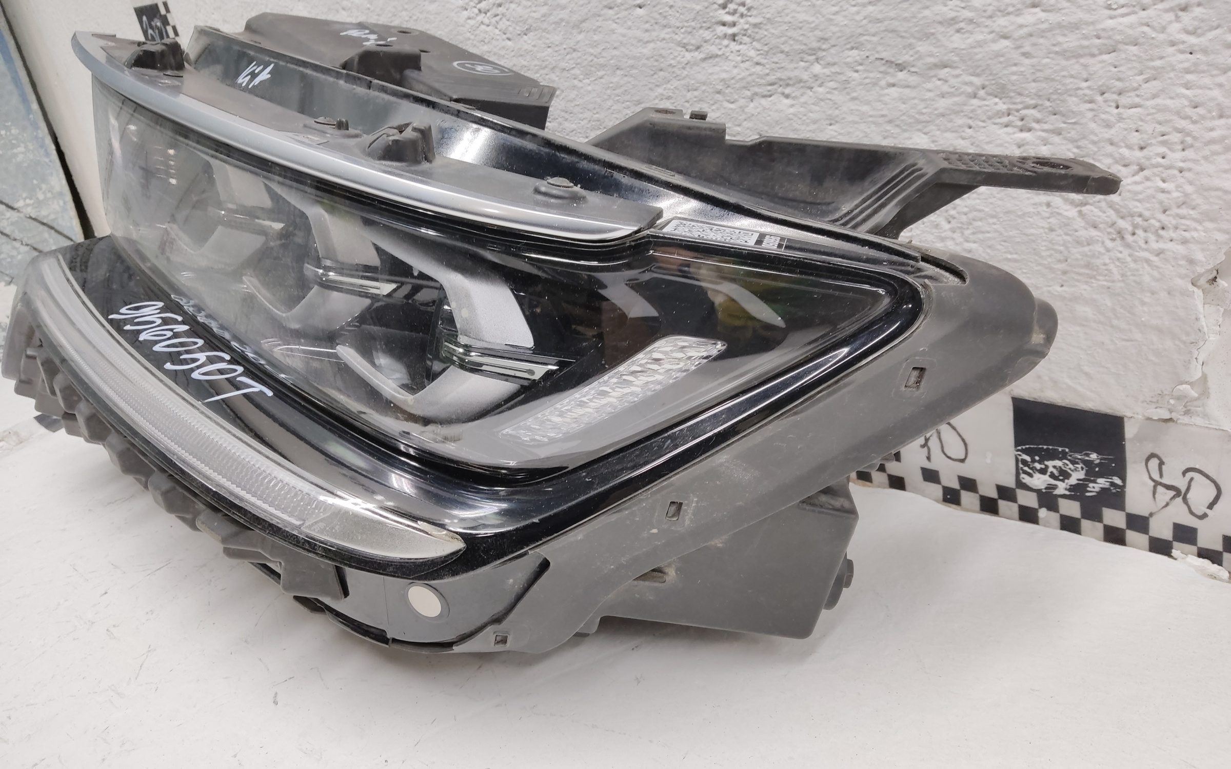 Фара передняя левая Kia Sorento 4 LED