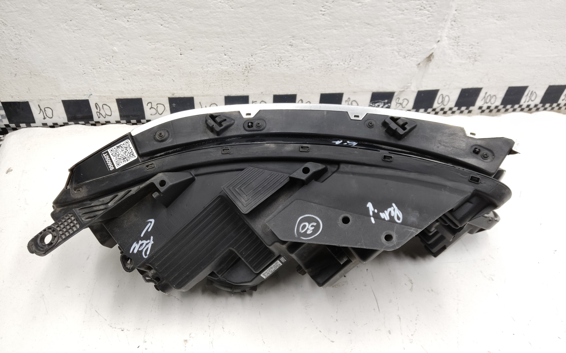 Фара передняя левая Kia Sorento 4 LED