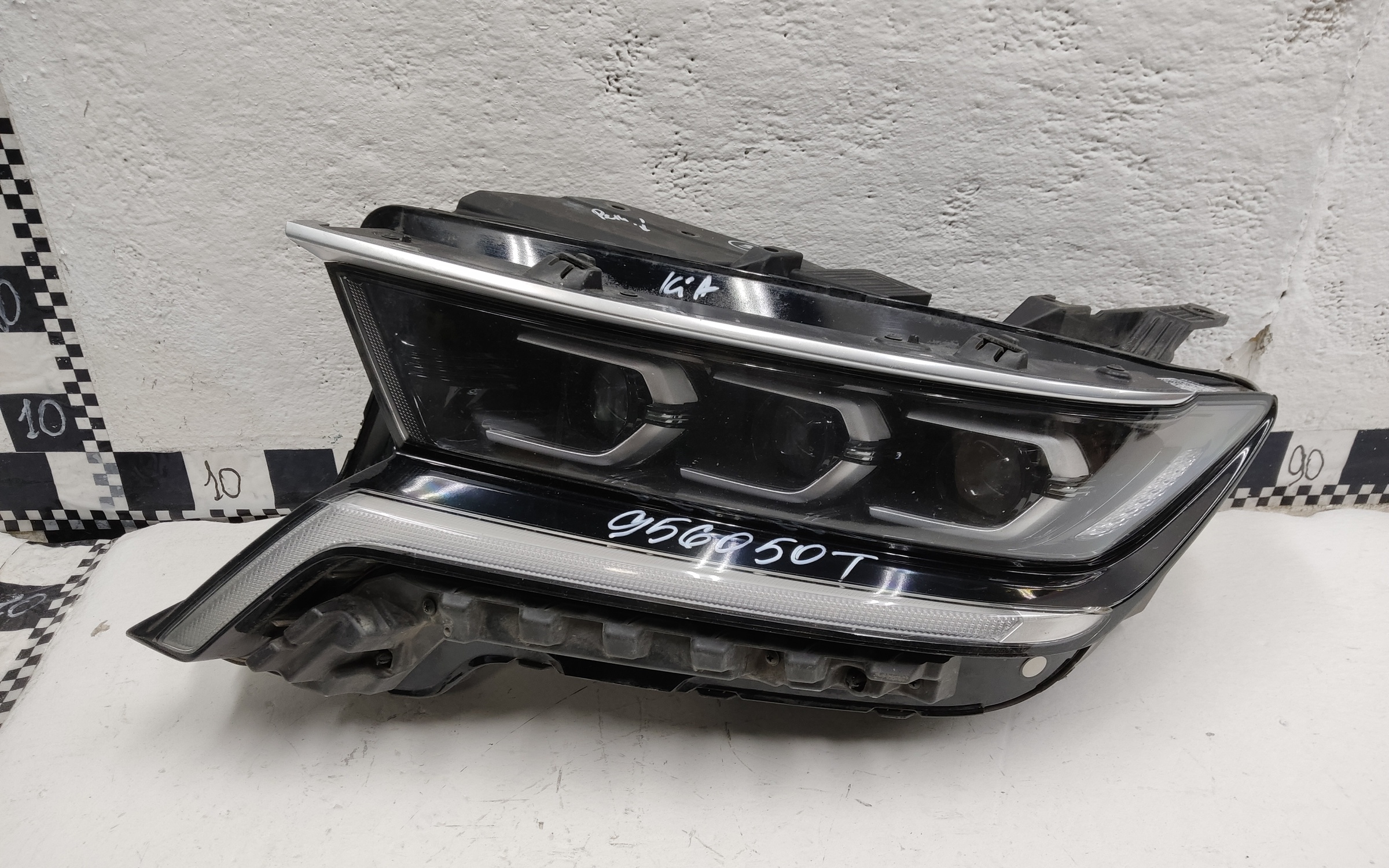 Фара передняя левая Kia Sorento 4 LED