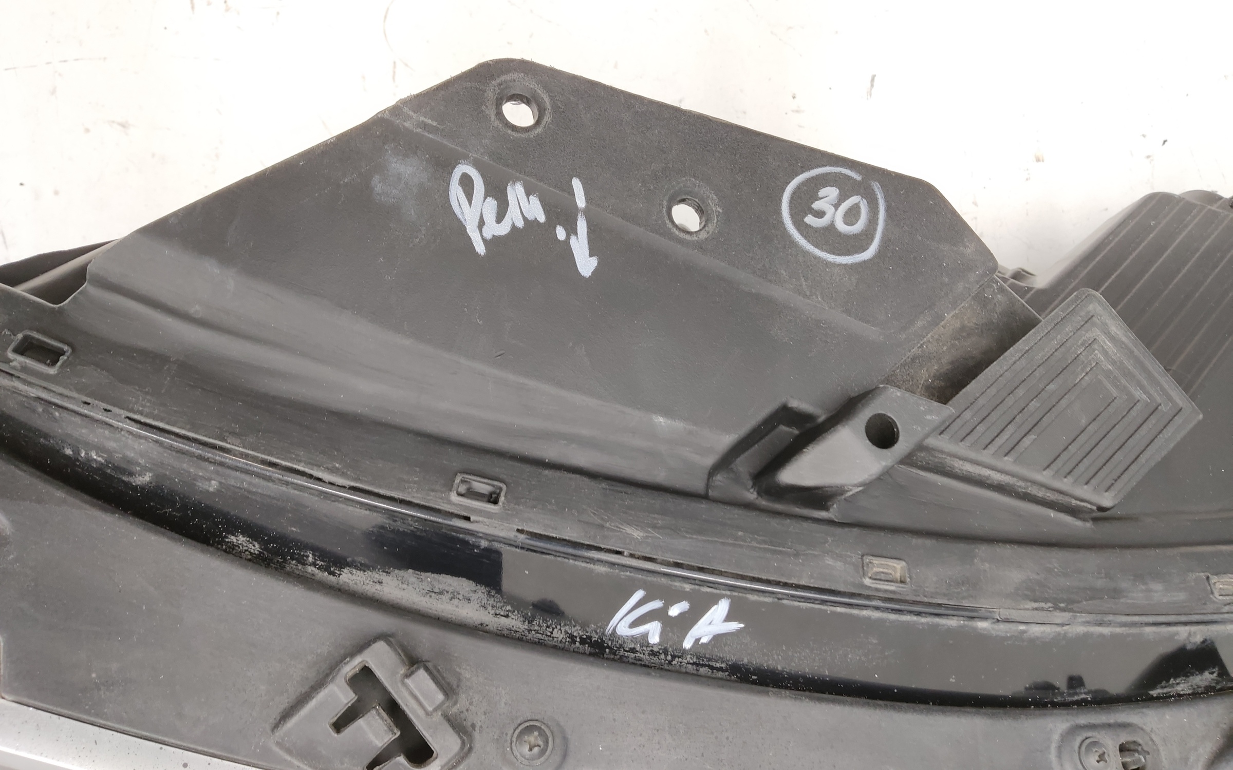 Фара передняя левая Kia Sorento 4 LED