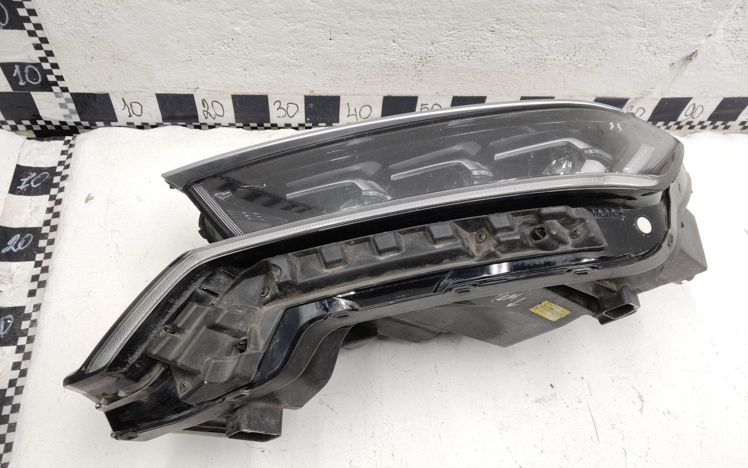 Фара передняя левая Kia Sorento 4 LED