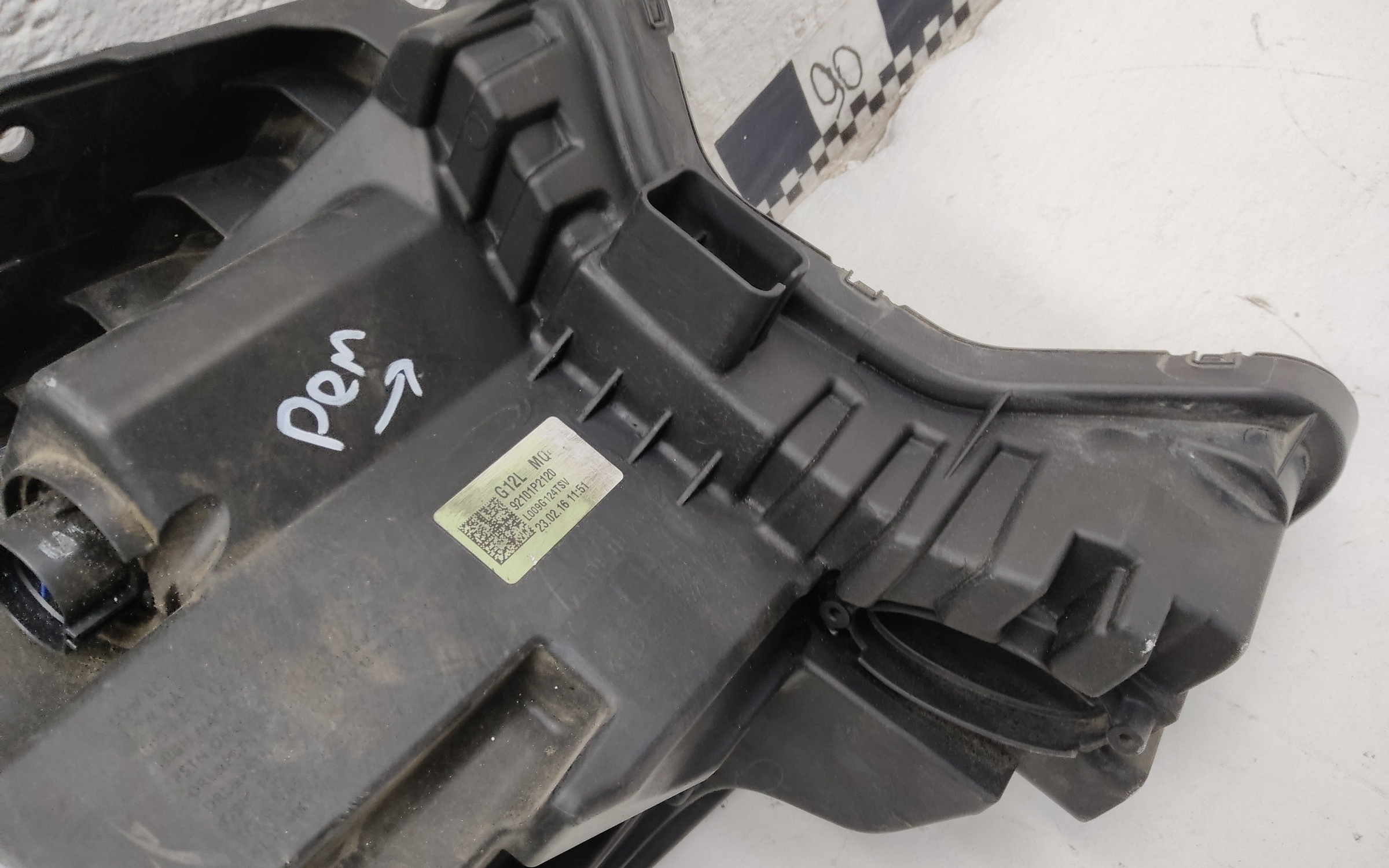 Фара передняя левая Kia Sorento 4 LED