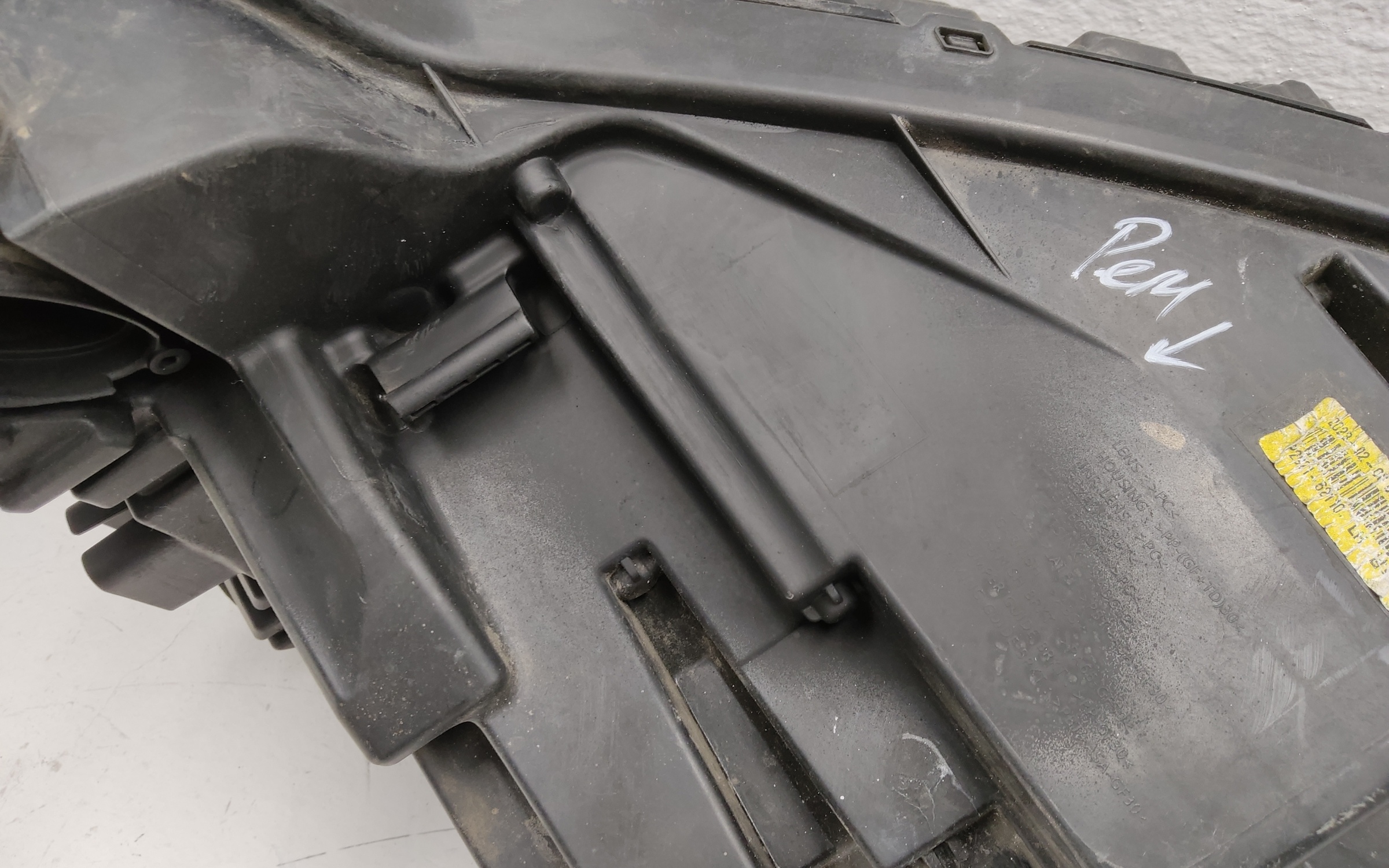 Фара передняя левая Kia Sorento 4 LED