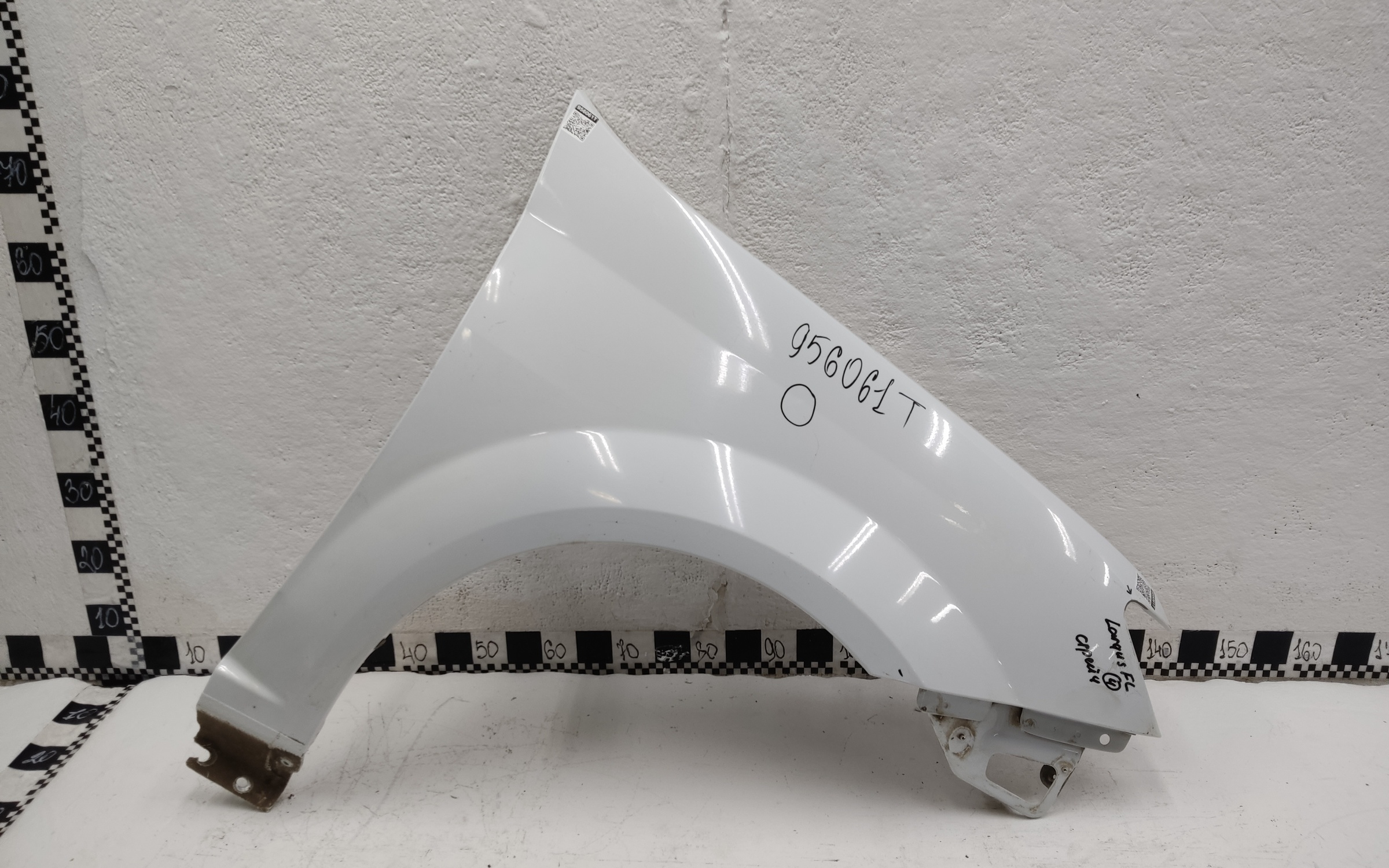 Крыло переднее правое Lada Largus 1 Restail