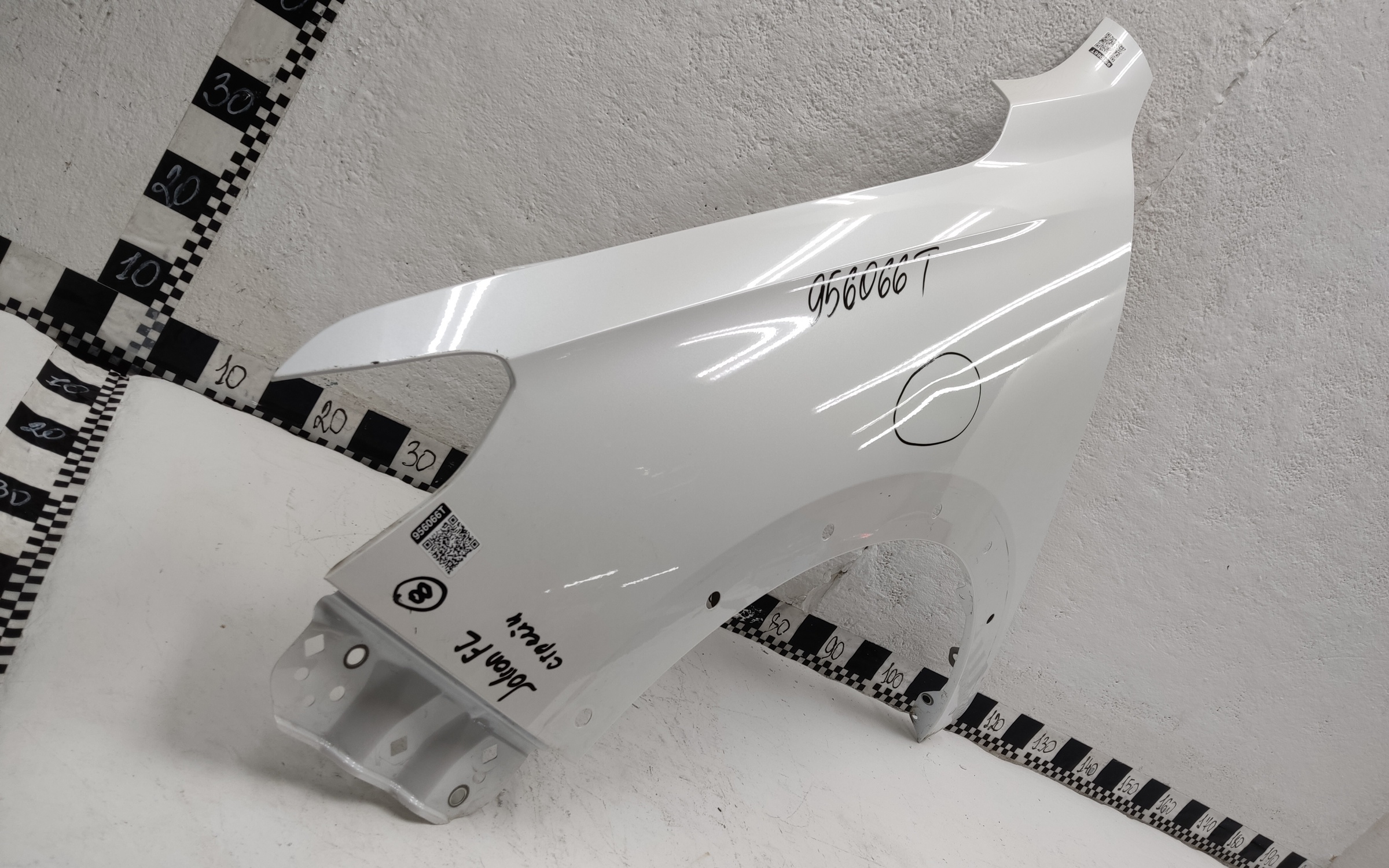 Крыло переднее левое Haval Jolion Restail