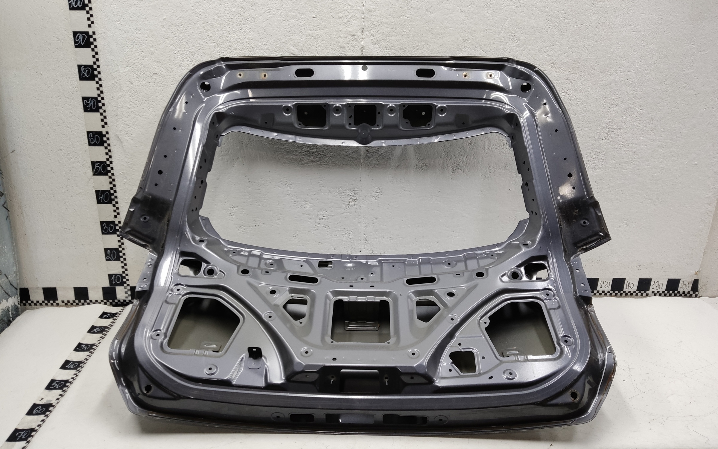 Крышка багажника Chery Tiggo 8