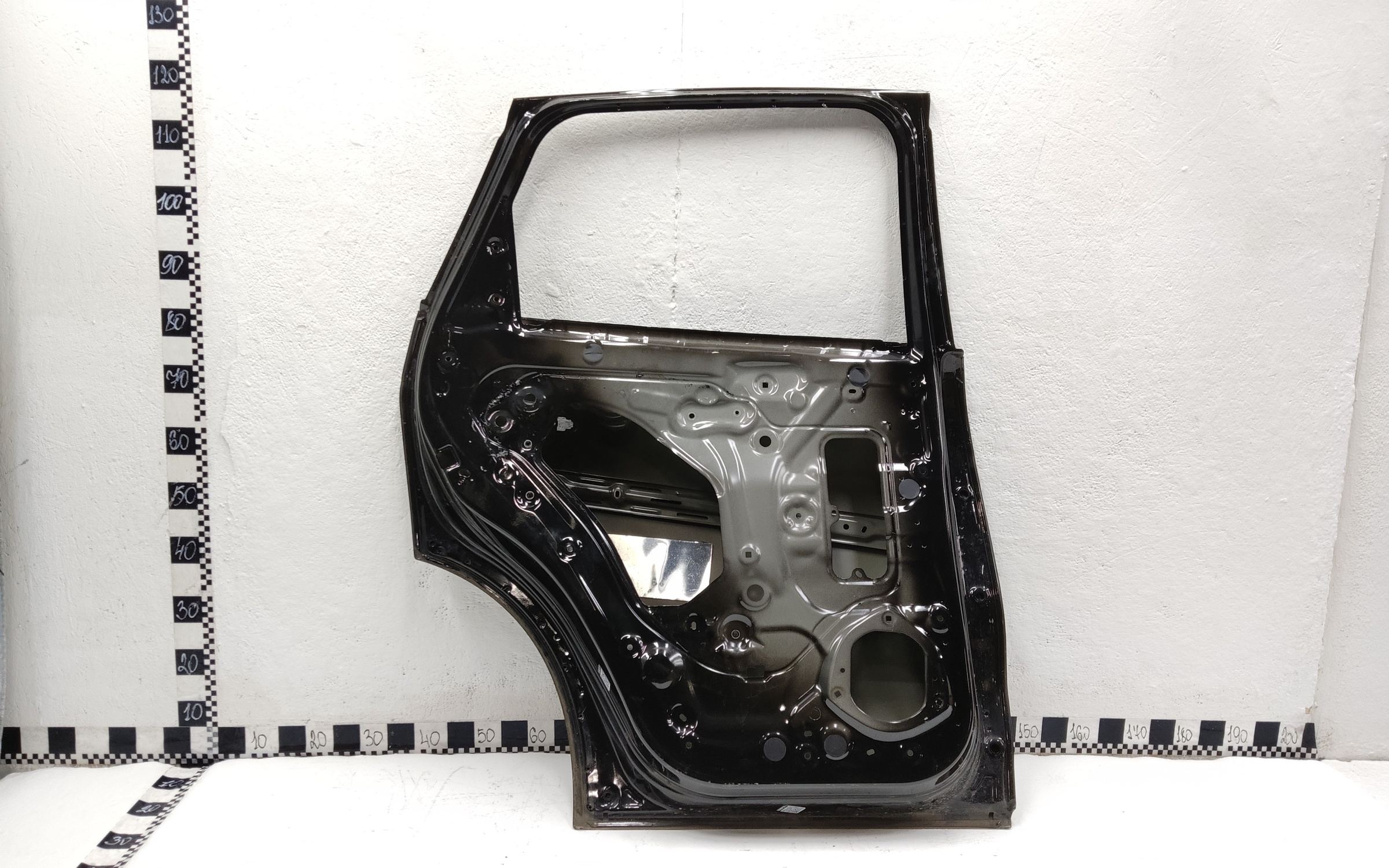 Дверь задняя левая Haval Jolion без молдинга