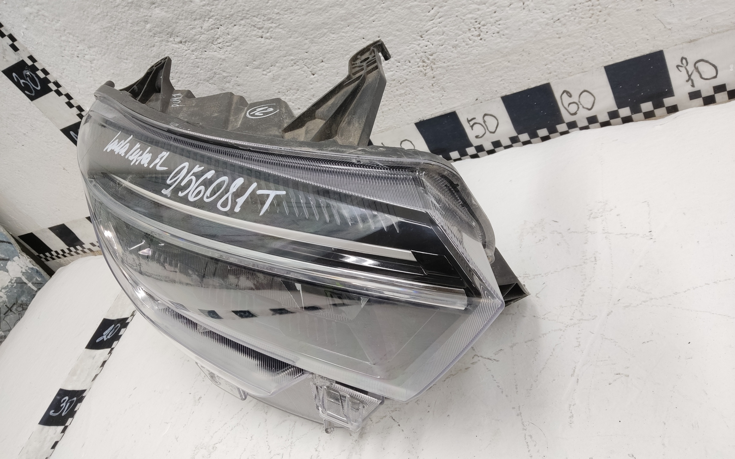 Фара передняя правая Lada Vesta 1 Restail LED