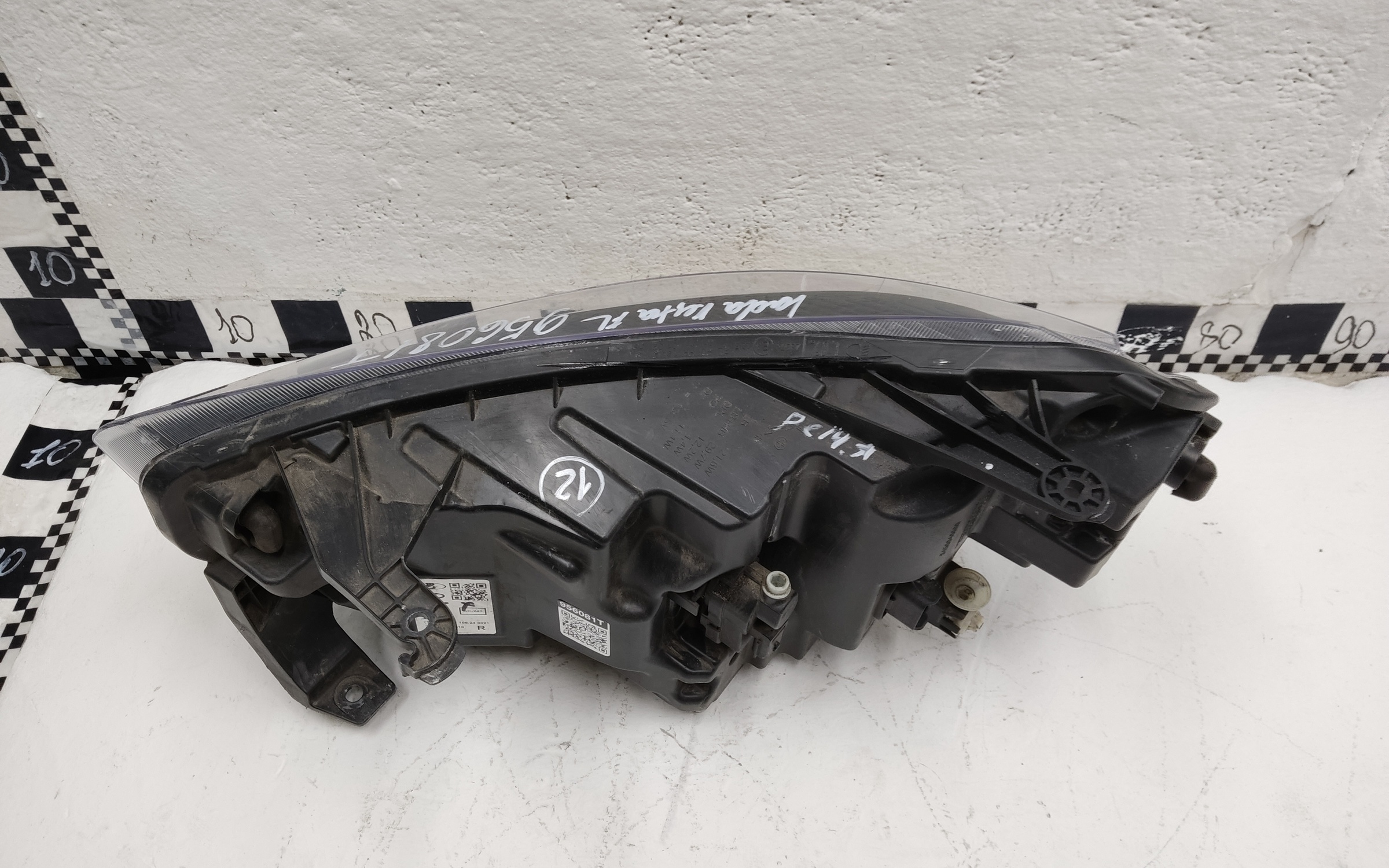 Фара передняя правая Lada Vesta 1 Restail LED