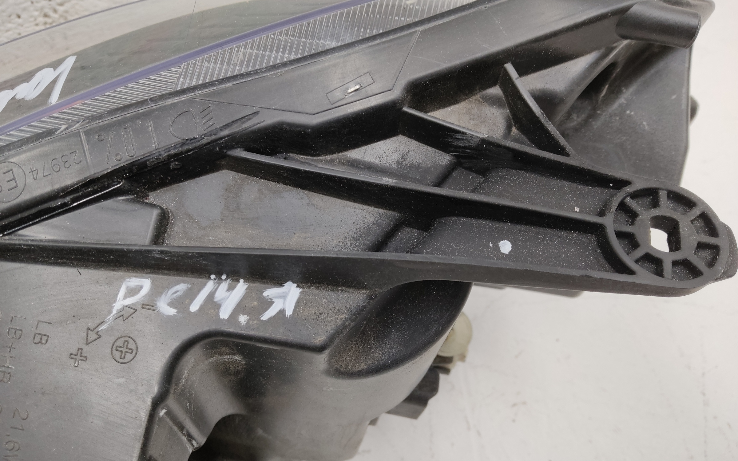 Фара передняя правая Lada Vesta 1 Restail LED