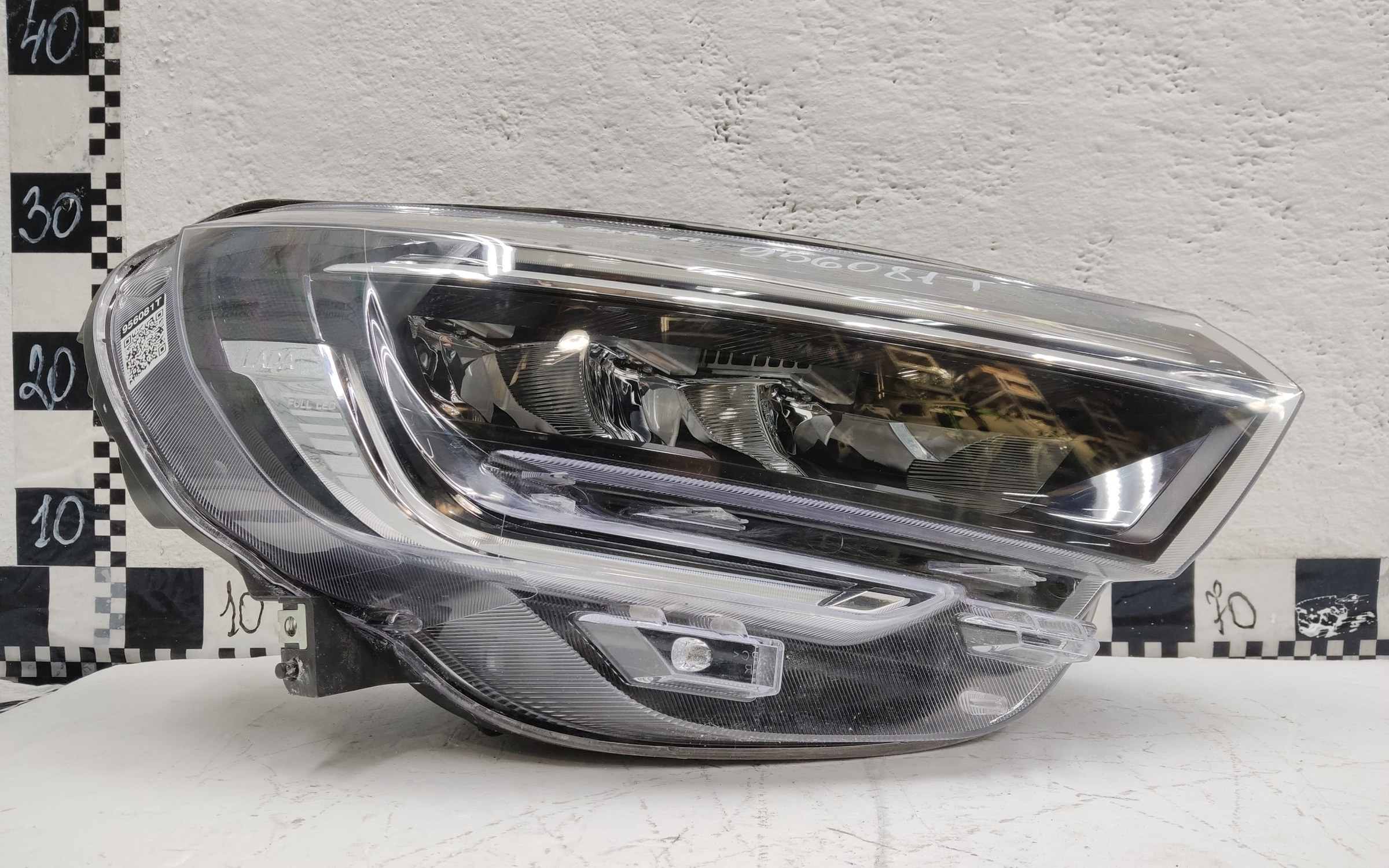 Фара передняя правая Lada Vesta 1 Restail LED