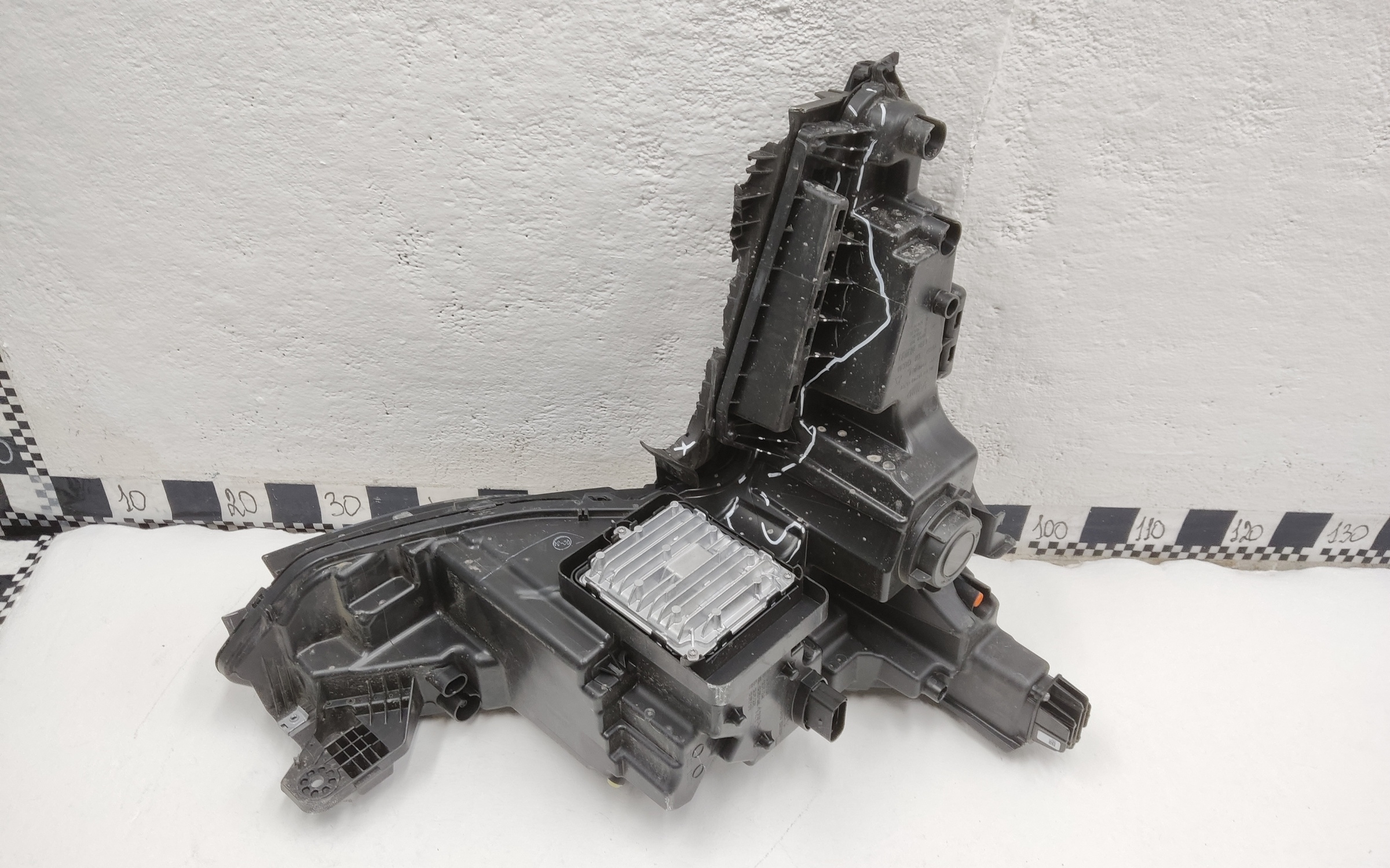 Фара передняя левая Geely Atlas 2 LED