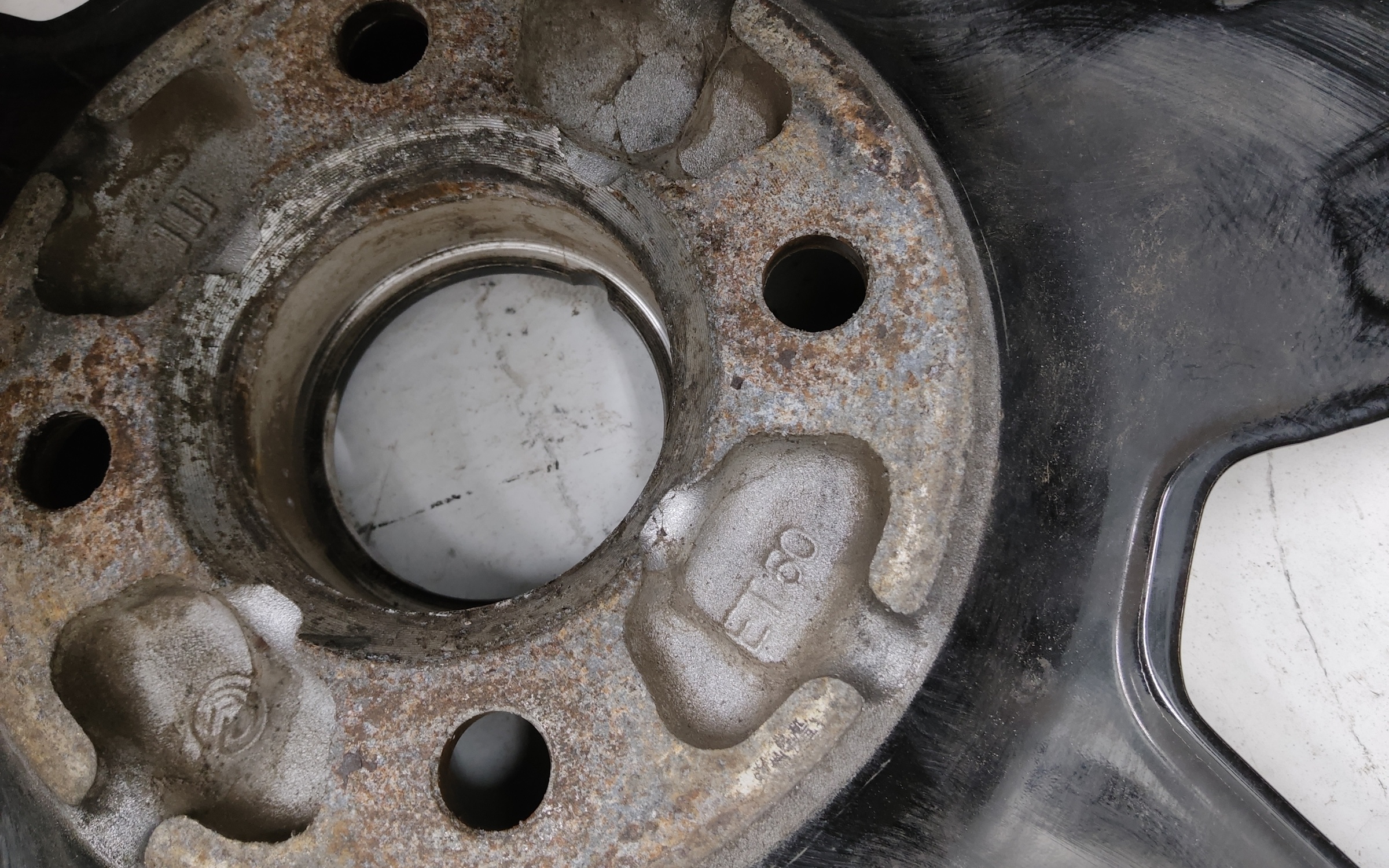 Диск колеса литой Lada Largus Cross Restail R16