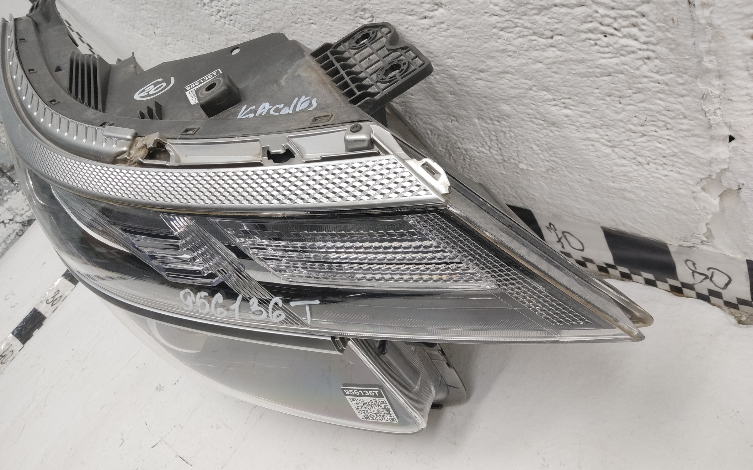 Фара передняя правая Kia Seltos галоген линза без ДХО