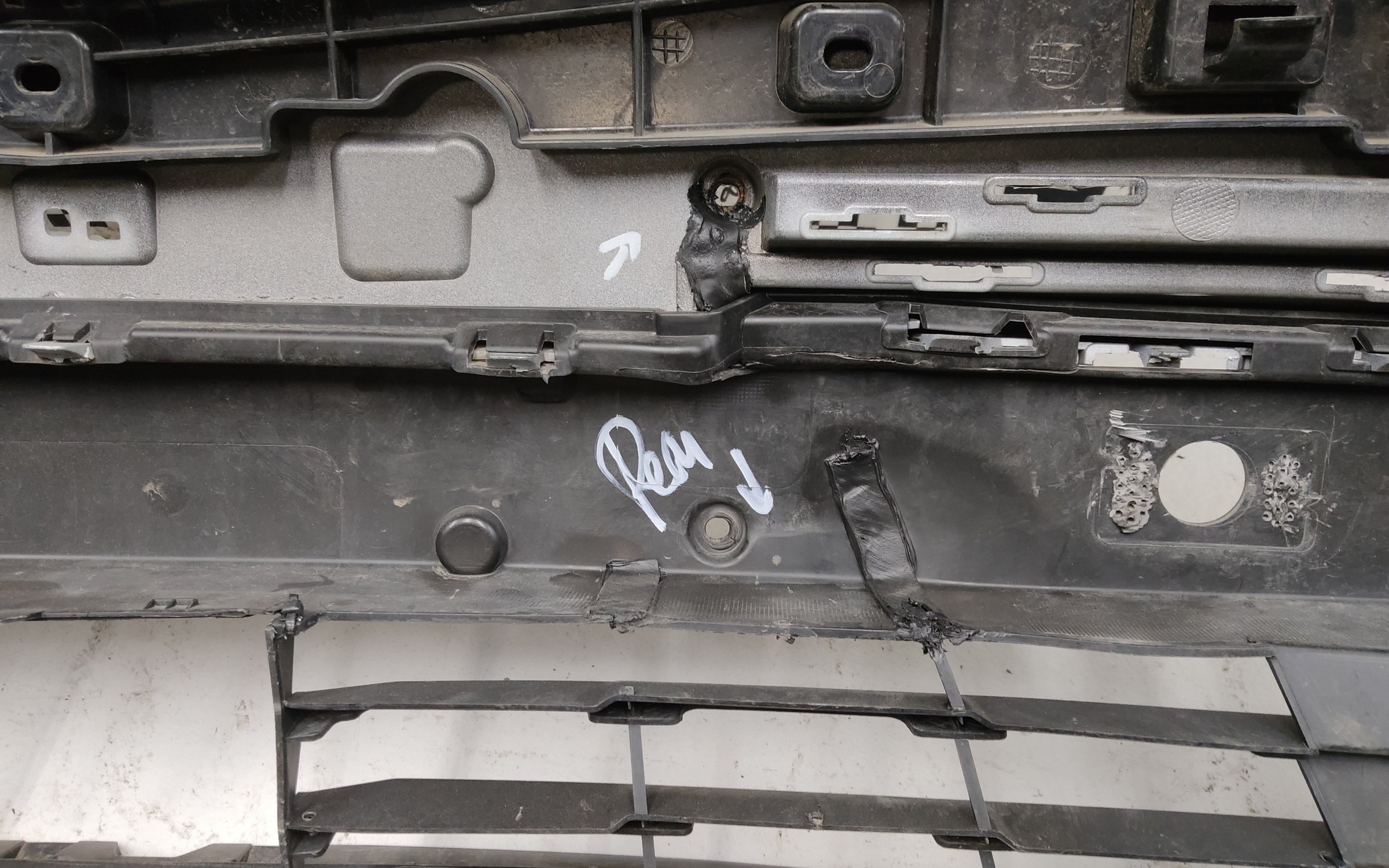 Бампер передний Geely Atlas Pro