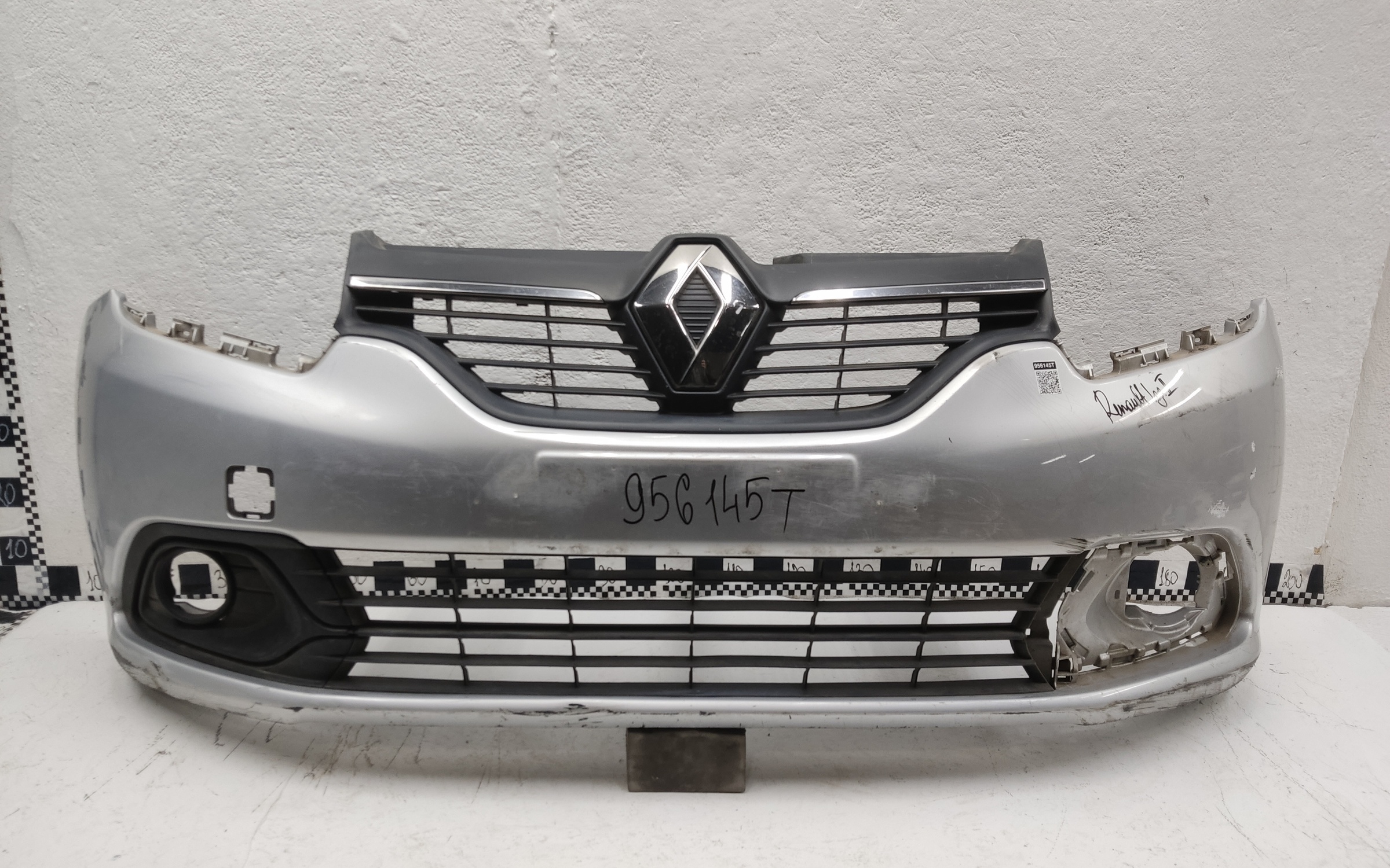 Бампер передний Renault Logan 2