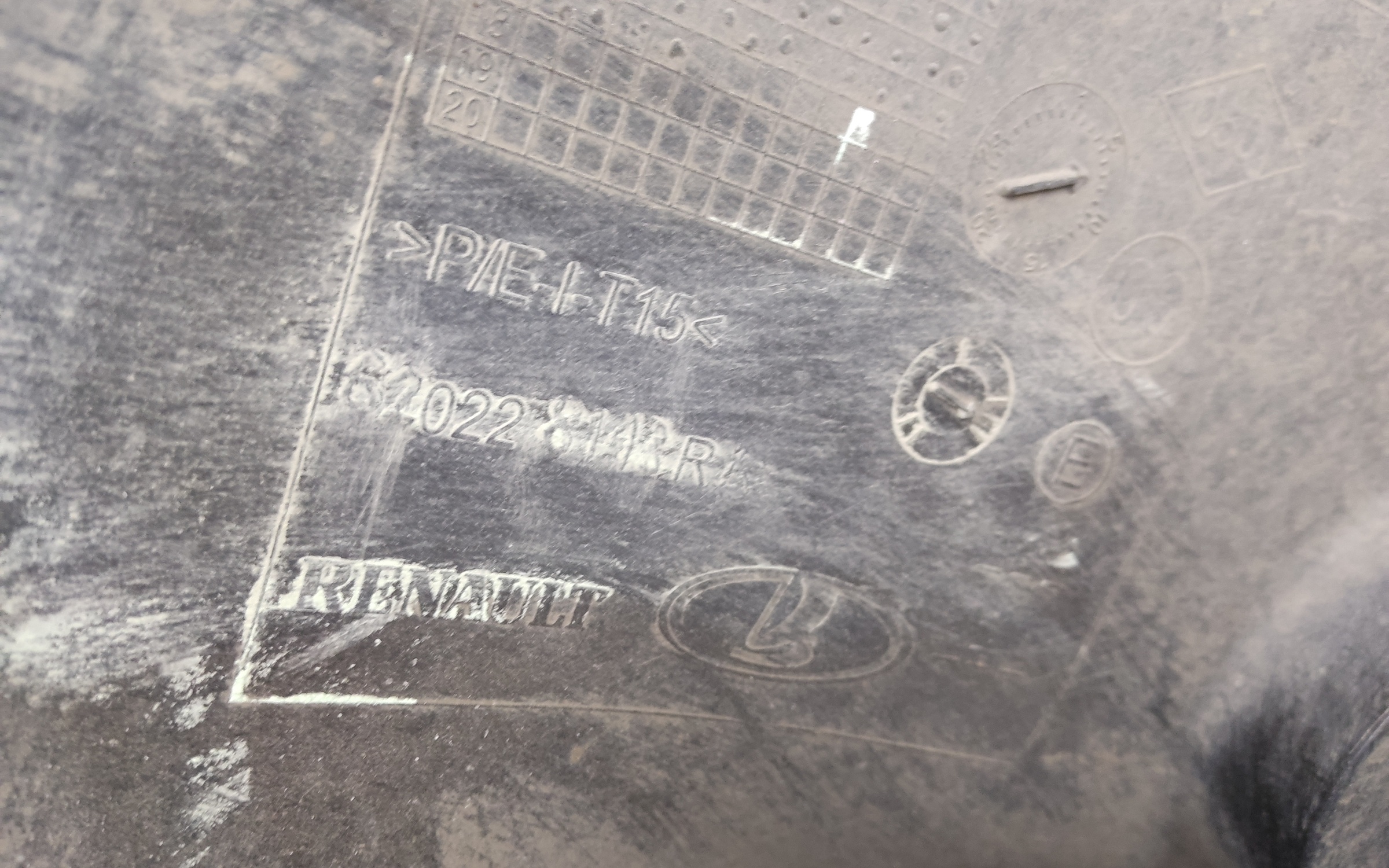 Бампер передний Renault Logan 2