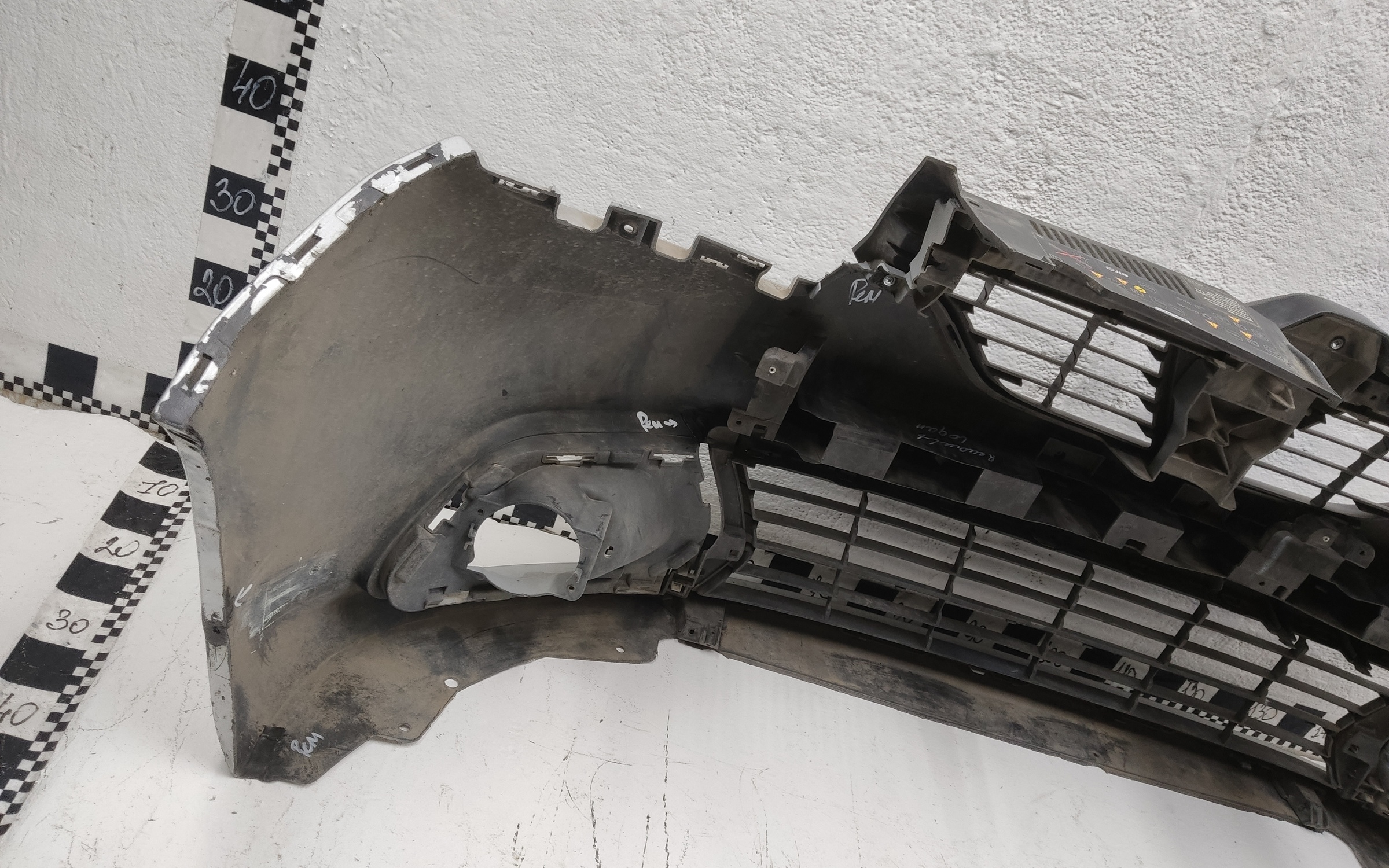 Бампер передний Renault Logan 2