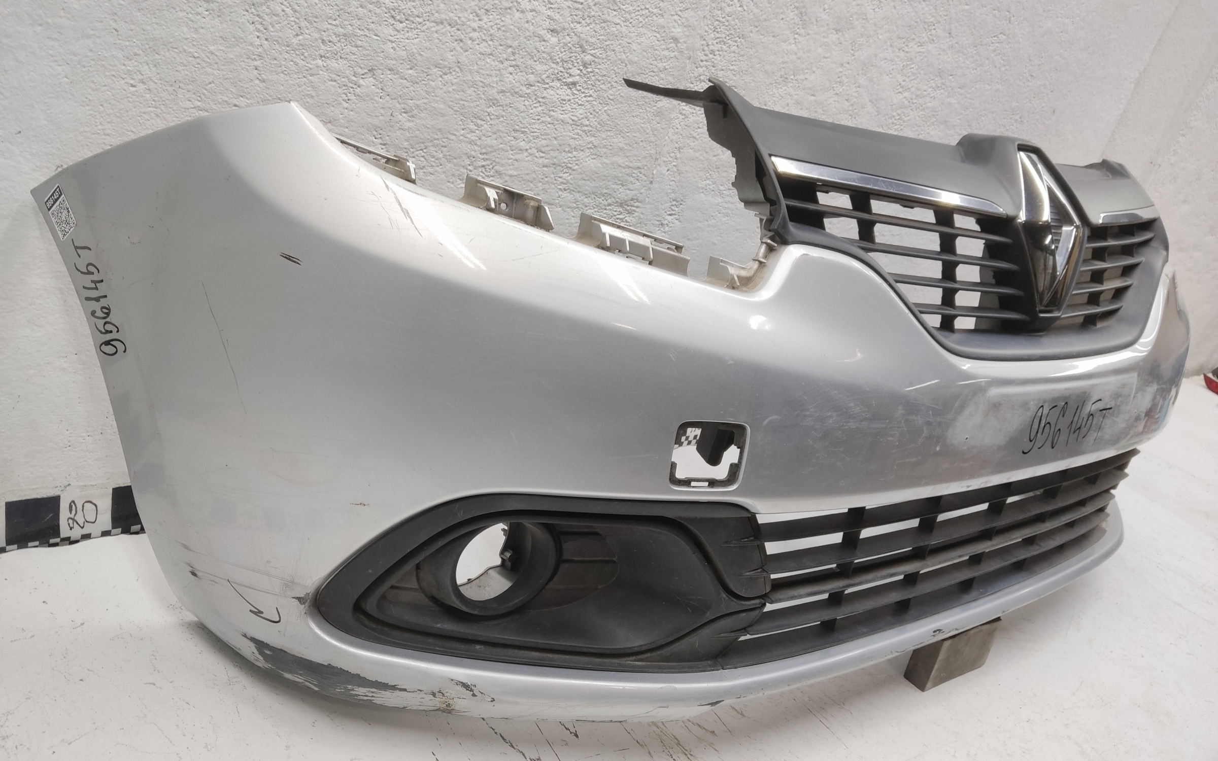 Бампер передний Renault Logan 2