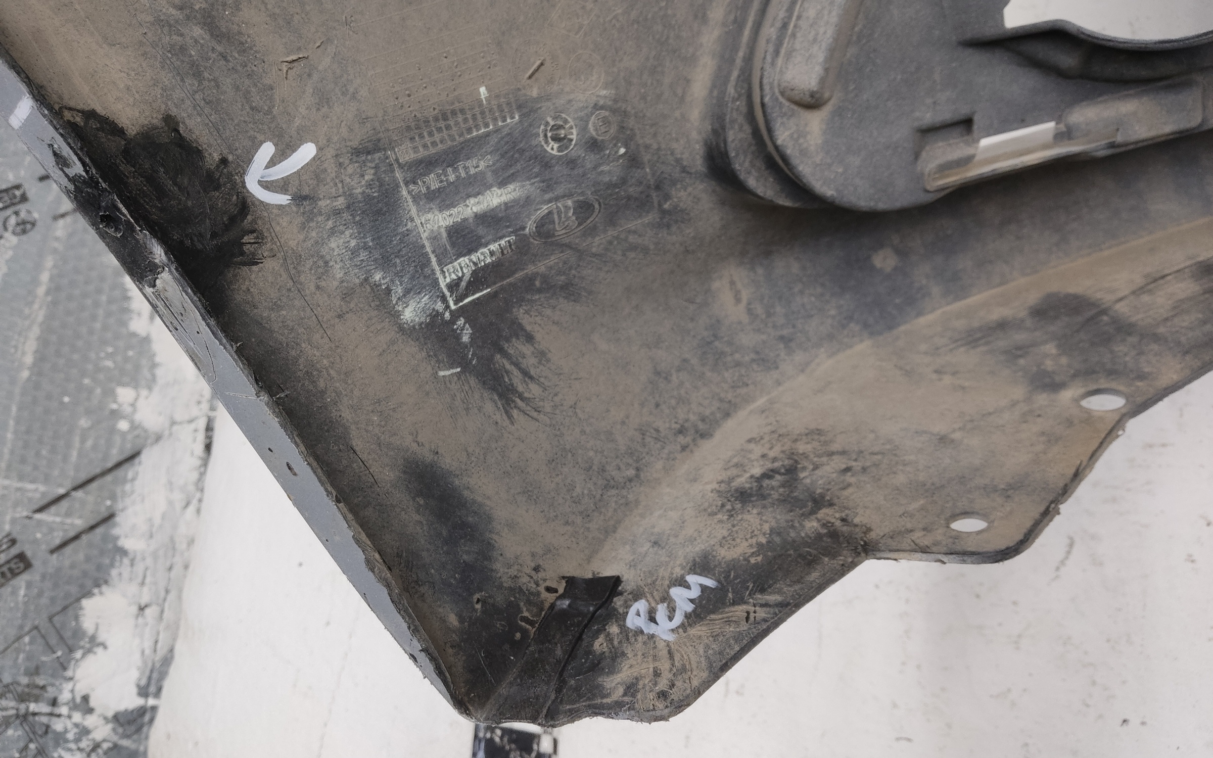 Бампер передний Renault Logan 2