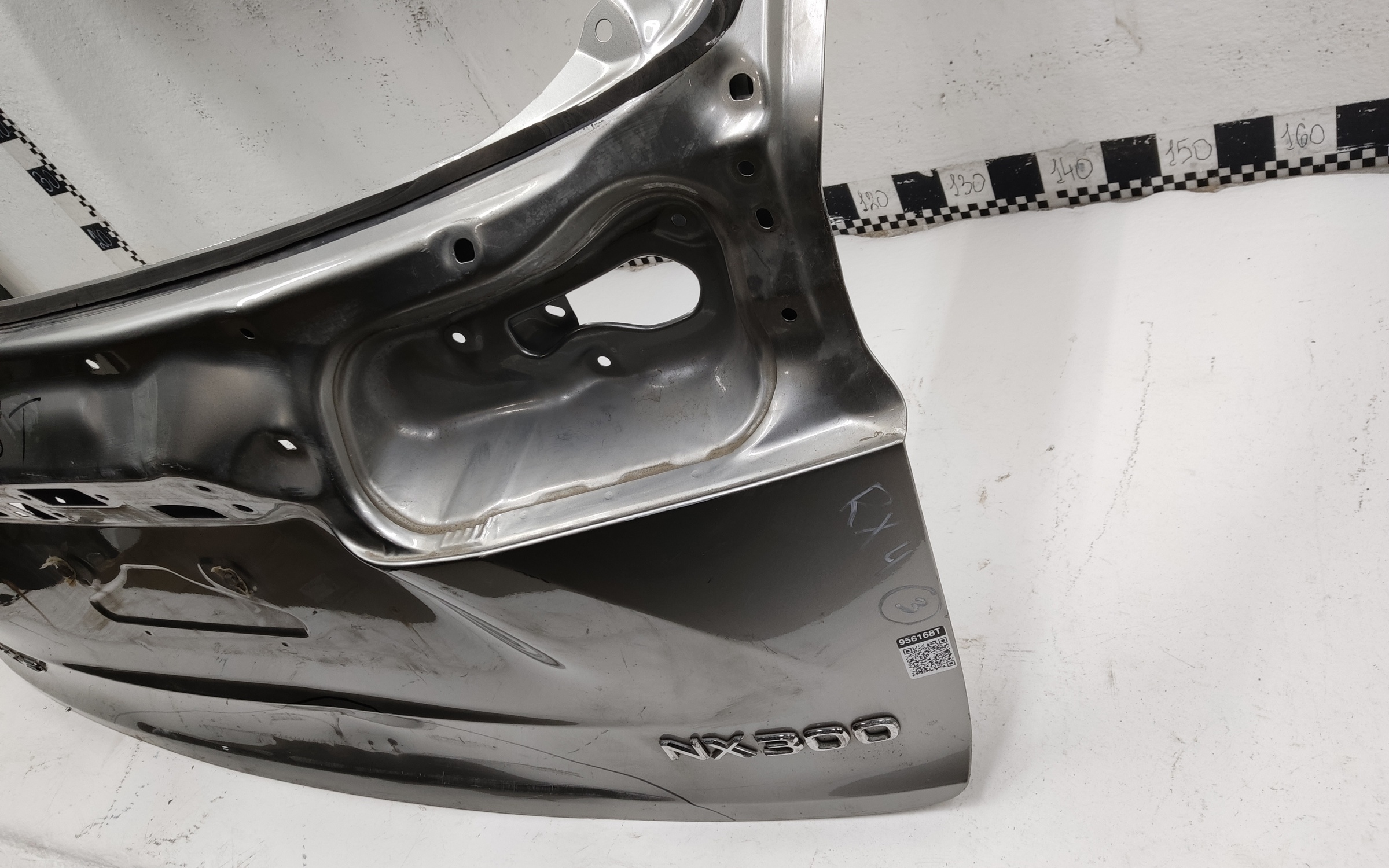 Крышка багажника Lexus NX