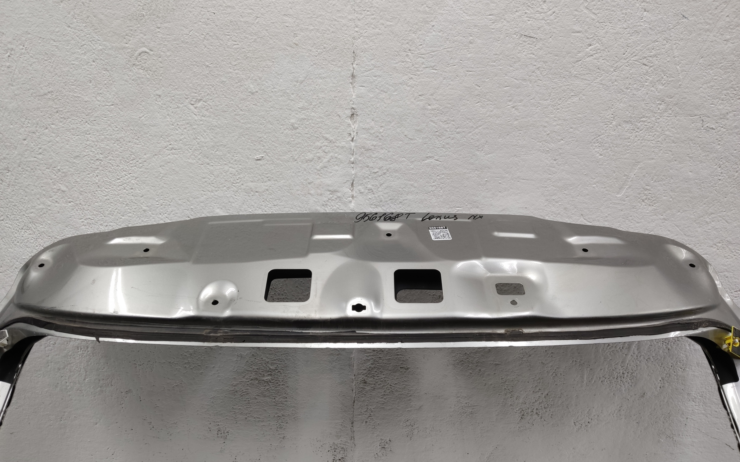 Крышка багажника Lexus NX