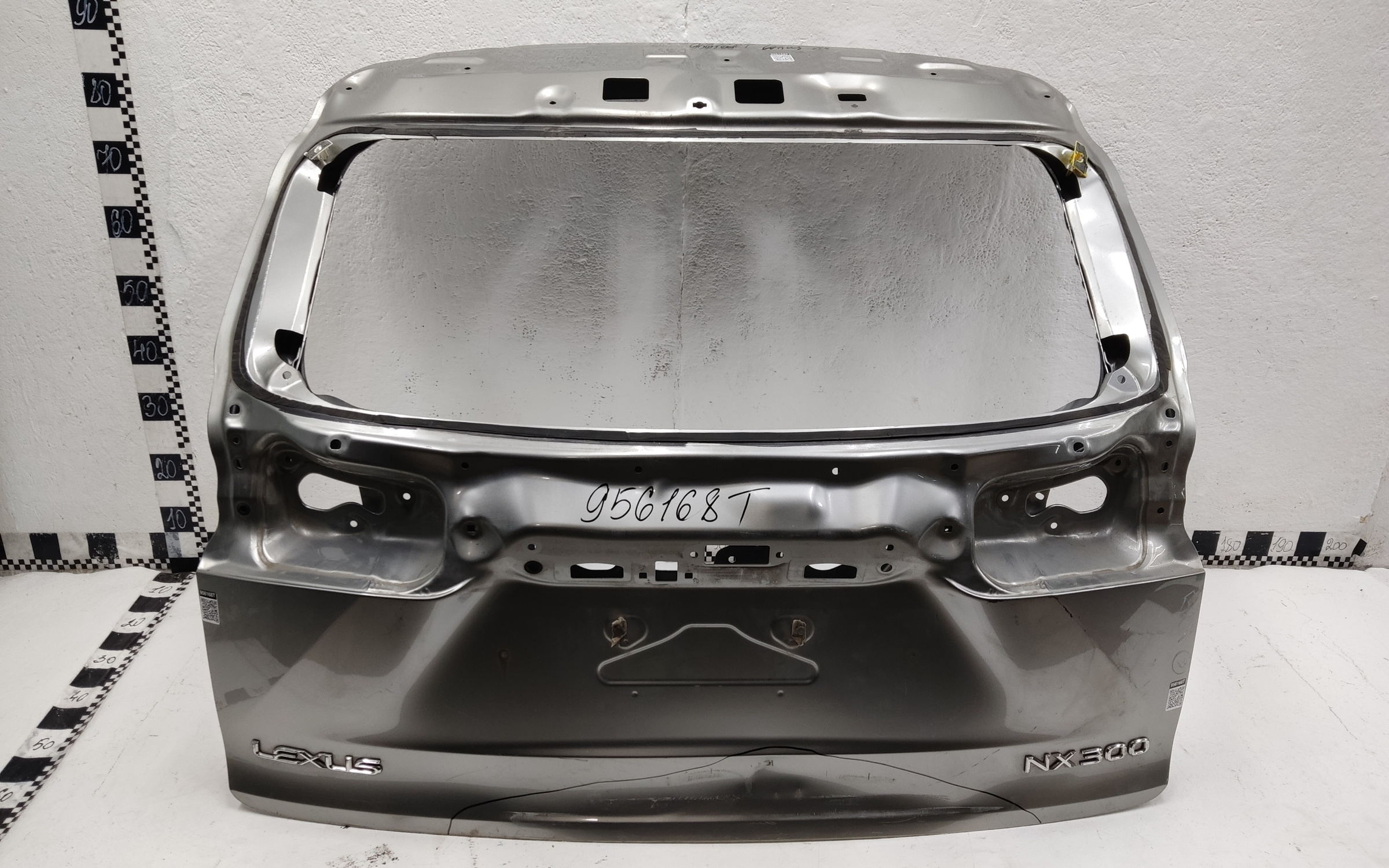 Крышка багажника Lexus NX